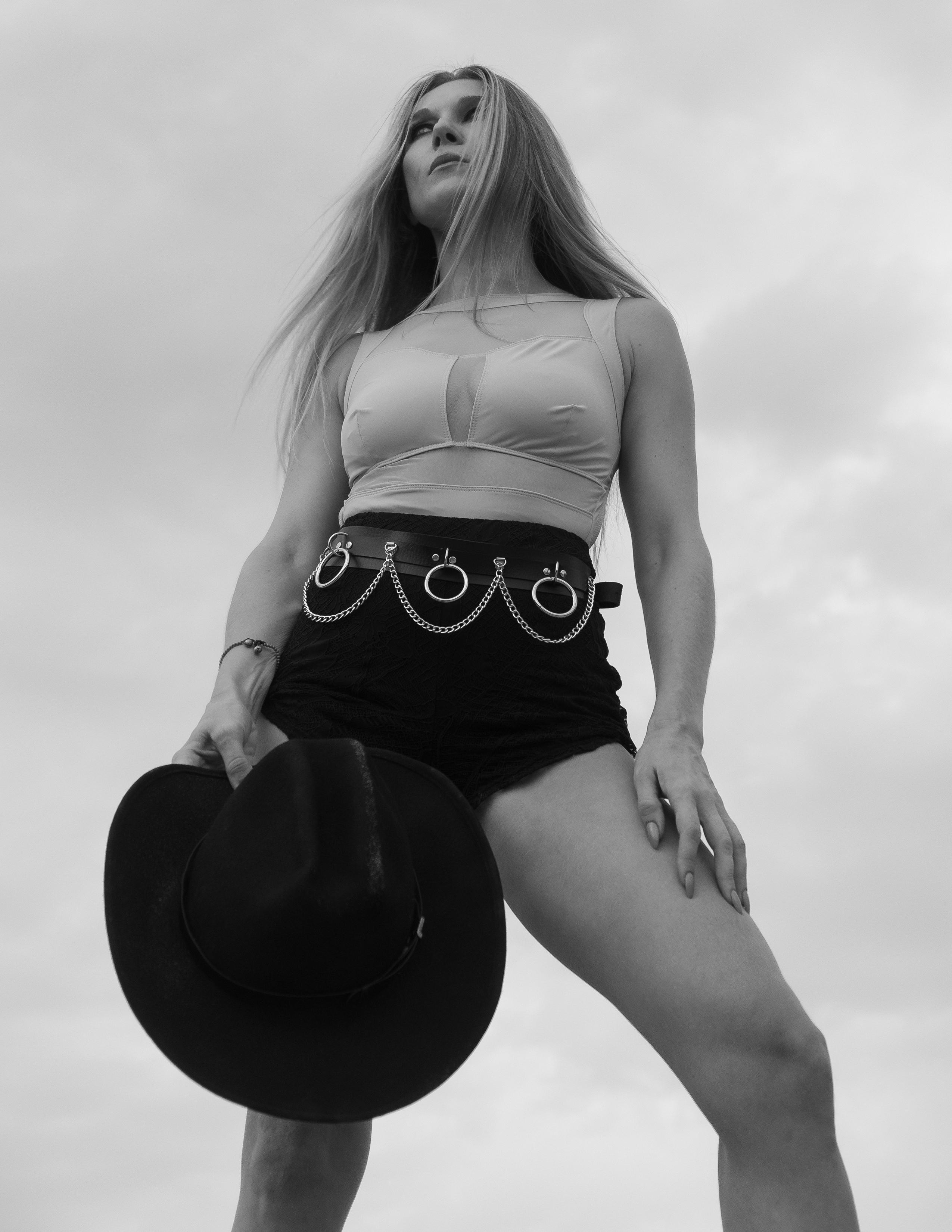 Westworld: Атмосферная фотосессия на пляже