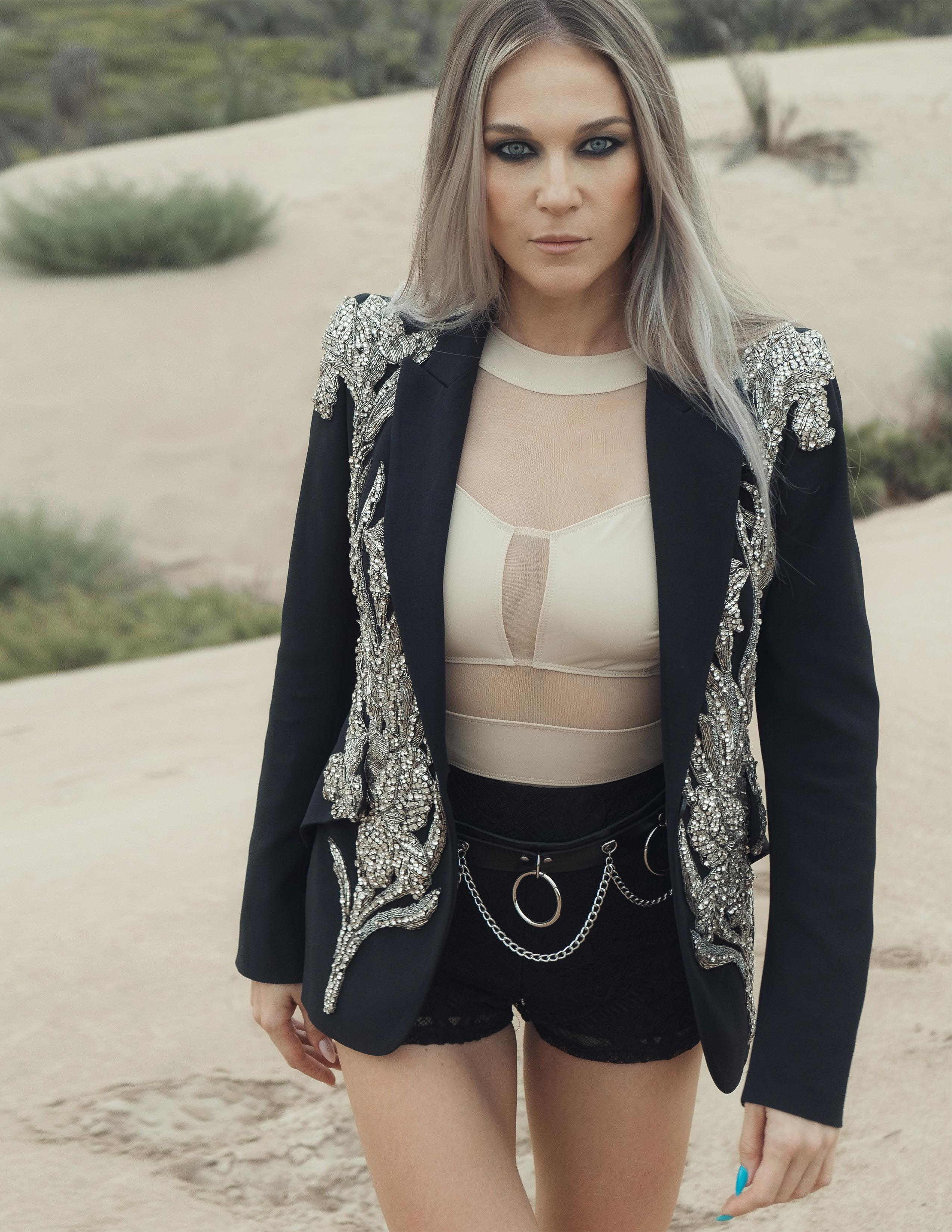 Westworld: Атмосферная фотосессия на пляже