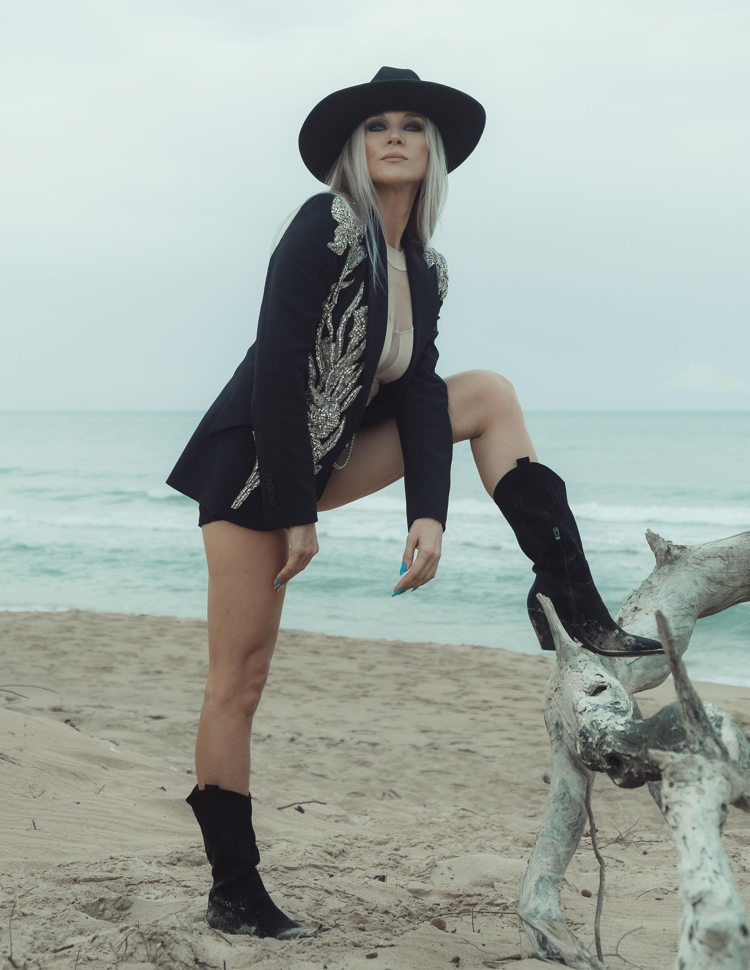 Westworld: Атмосферная фотосессия на пляже