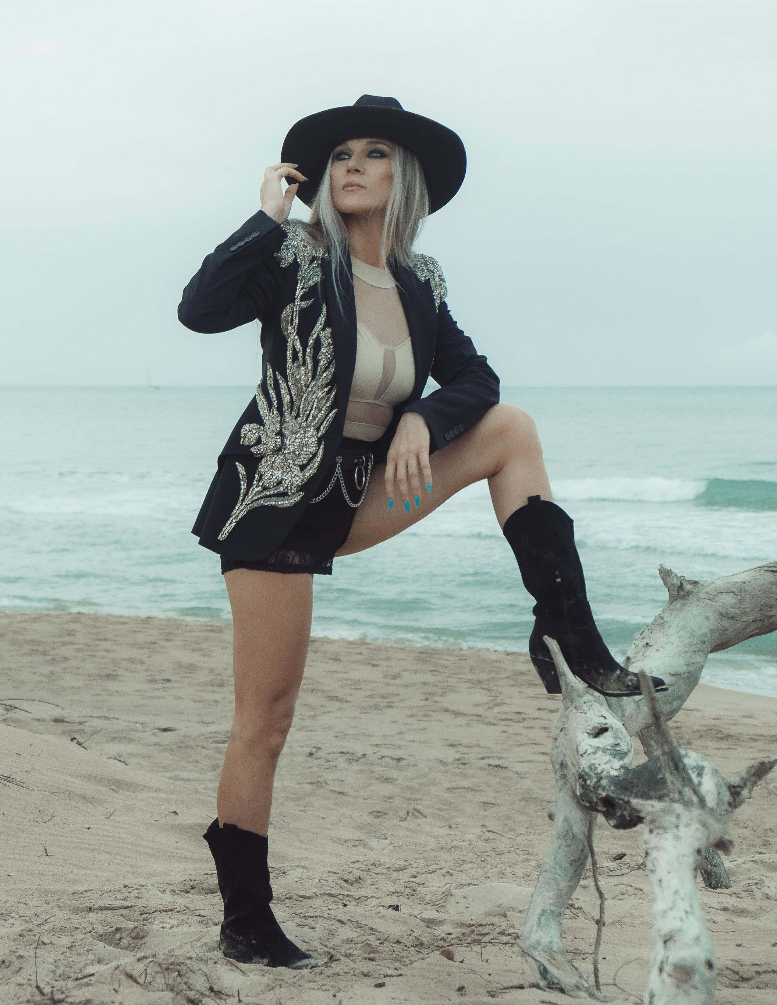 Westworld: Атмосферная фотосессия на пляже