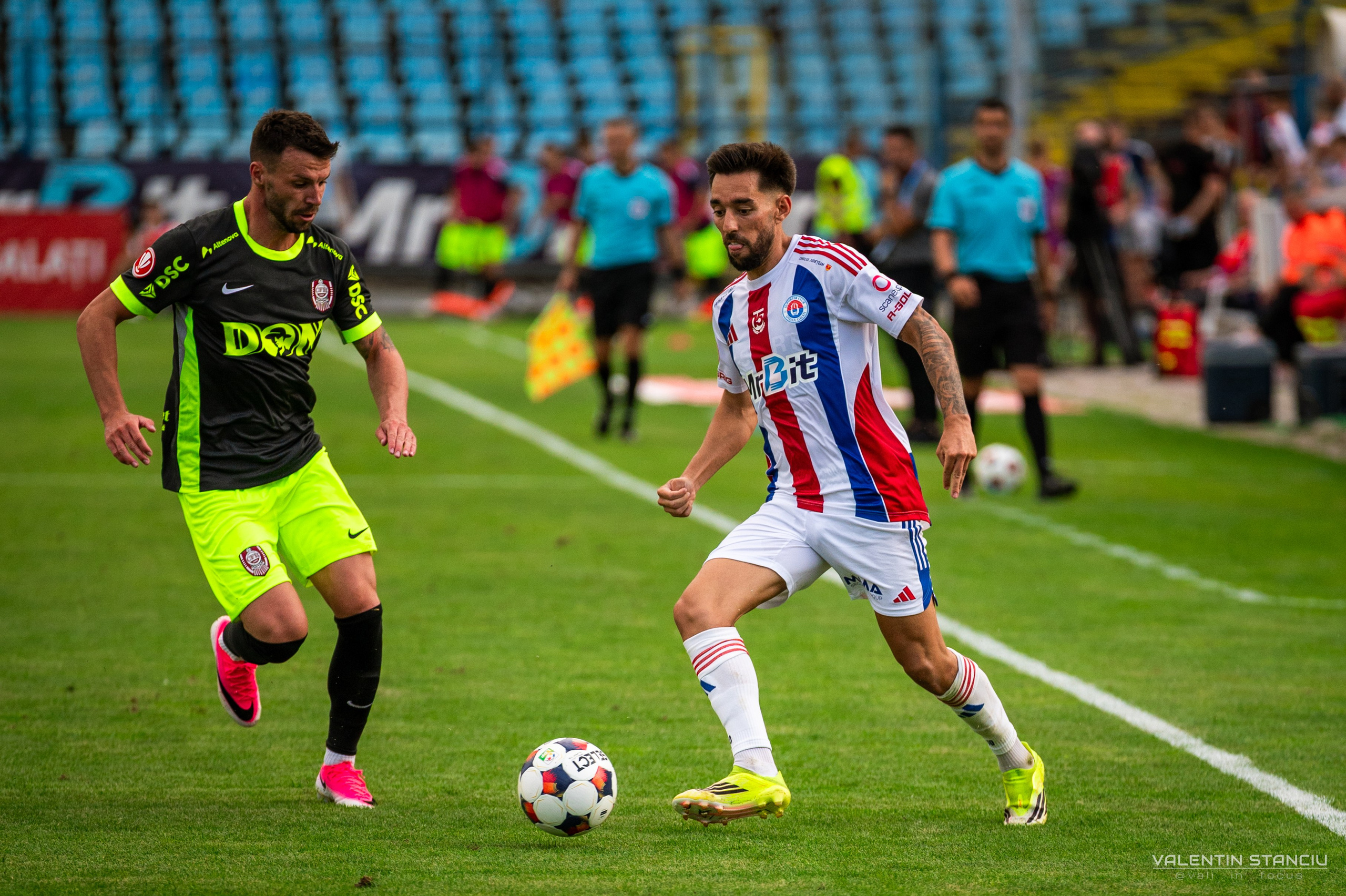 Otelul Galati — CFR Cluj. Fotograf de Sport, Portret, Produs, Corporate, Cultural și Evenimente în Galați | Valentin Stanciu