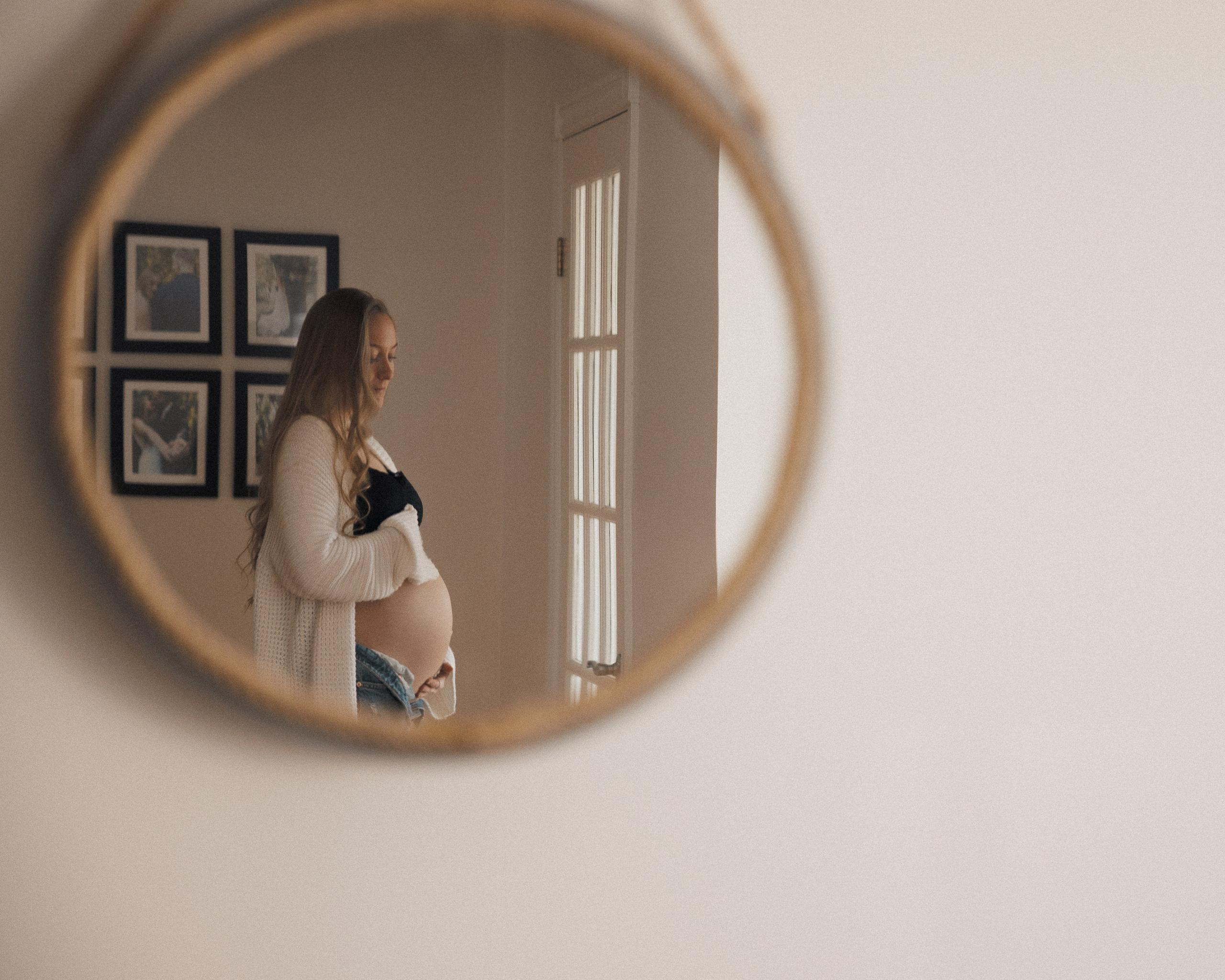 Styling Guide Maternity Family Session — Home & Outdoor