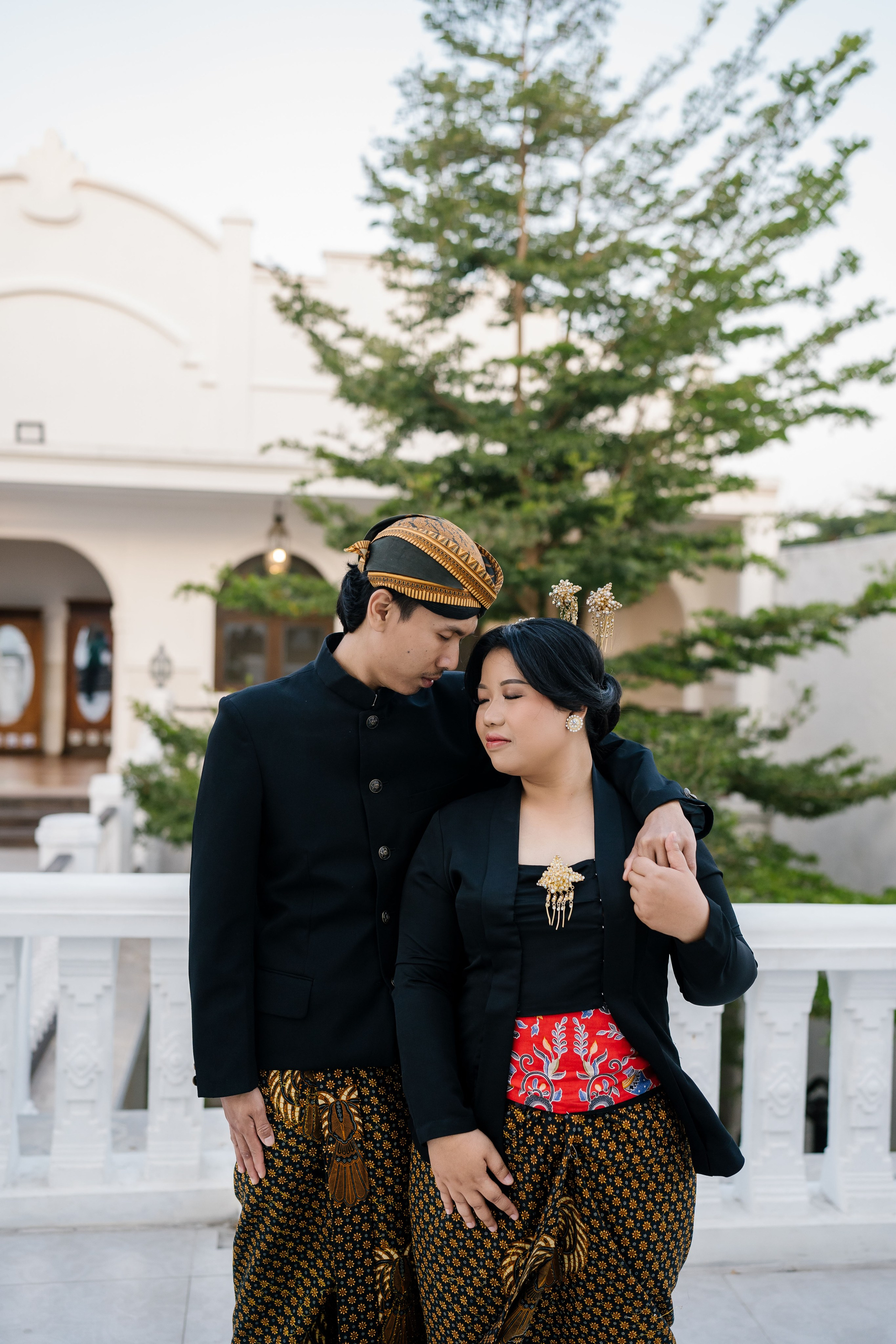 Prewedding Photo Shoot with Javanese style. Female Photographer in Bali