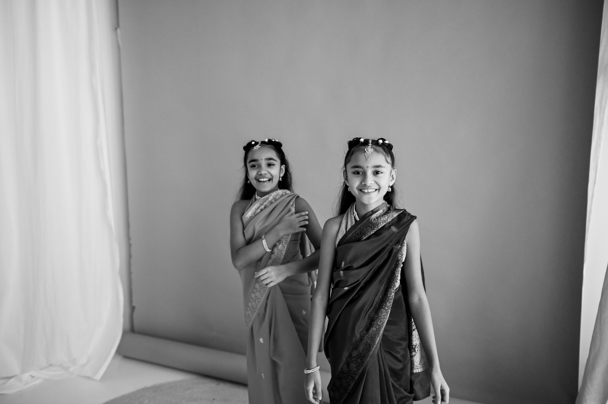 Сестры. Детский и семейный фотограф в финляндии дина пулкка. контент фотограф