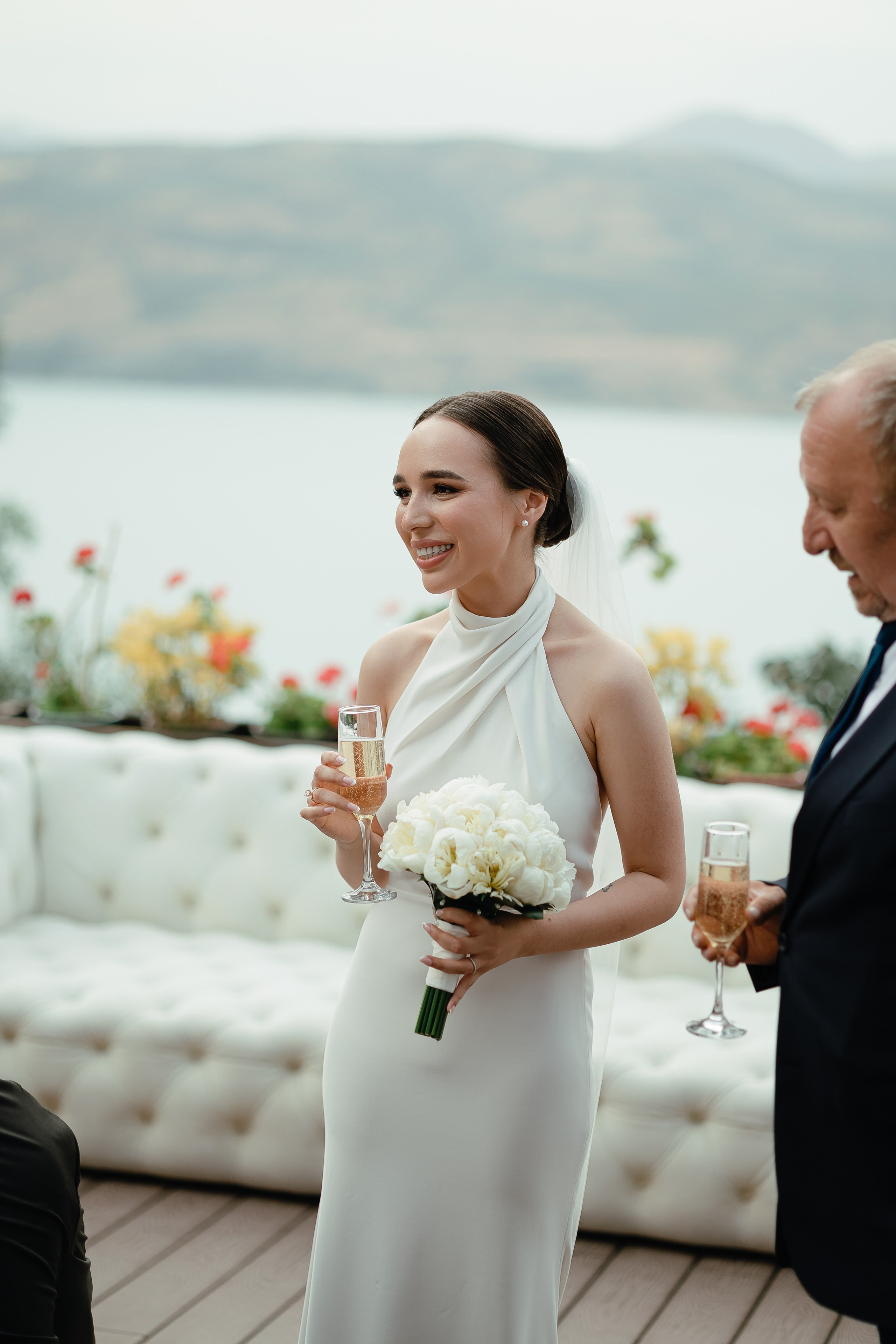 Thomas & Suyumbika. Главная