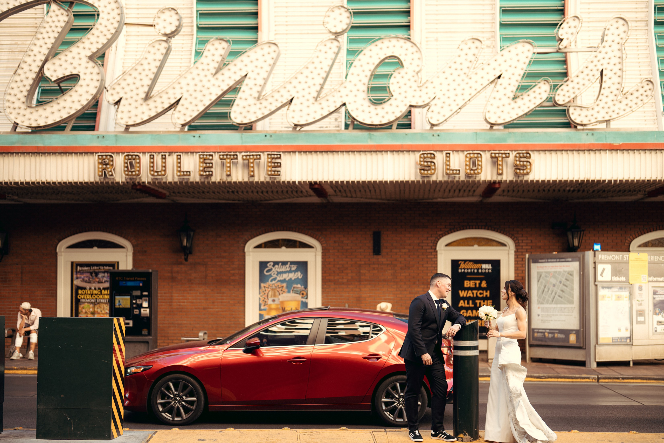 Lara&Dan. Wedding & elopement photographer Viktoriya Kravtsov. Las Vegas