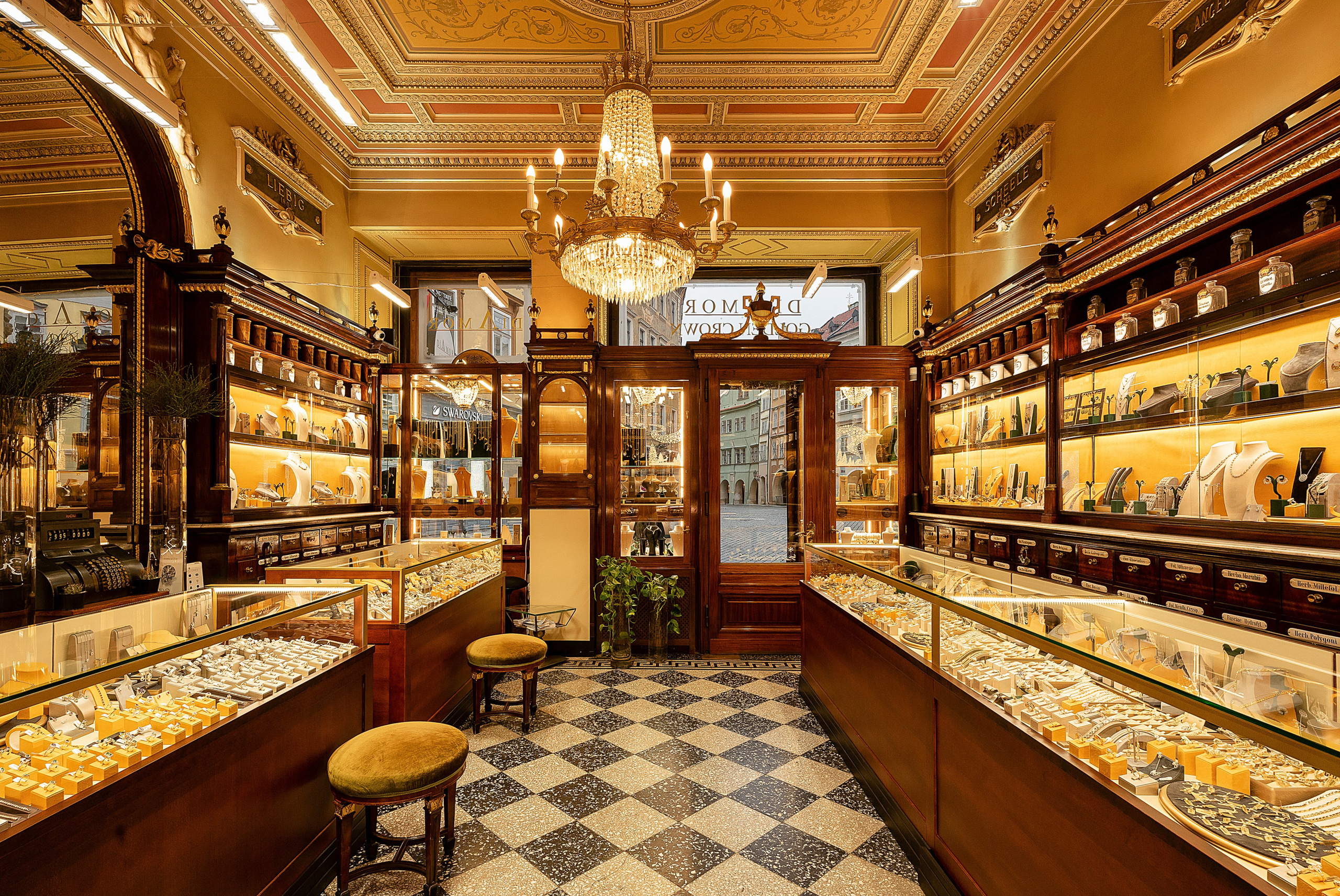 Interior photos for “Diamor Diamond”