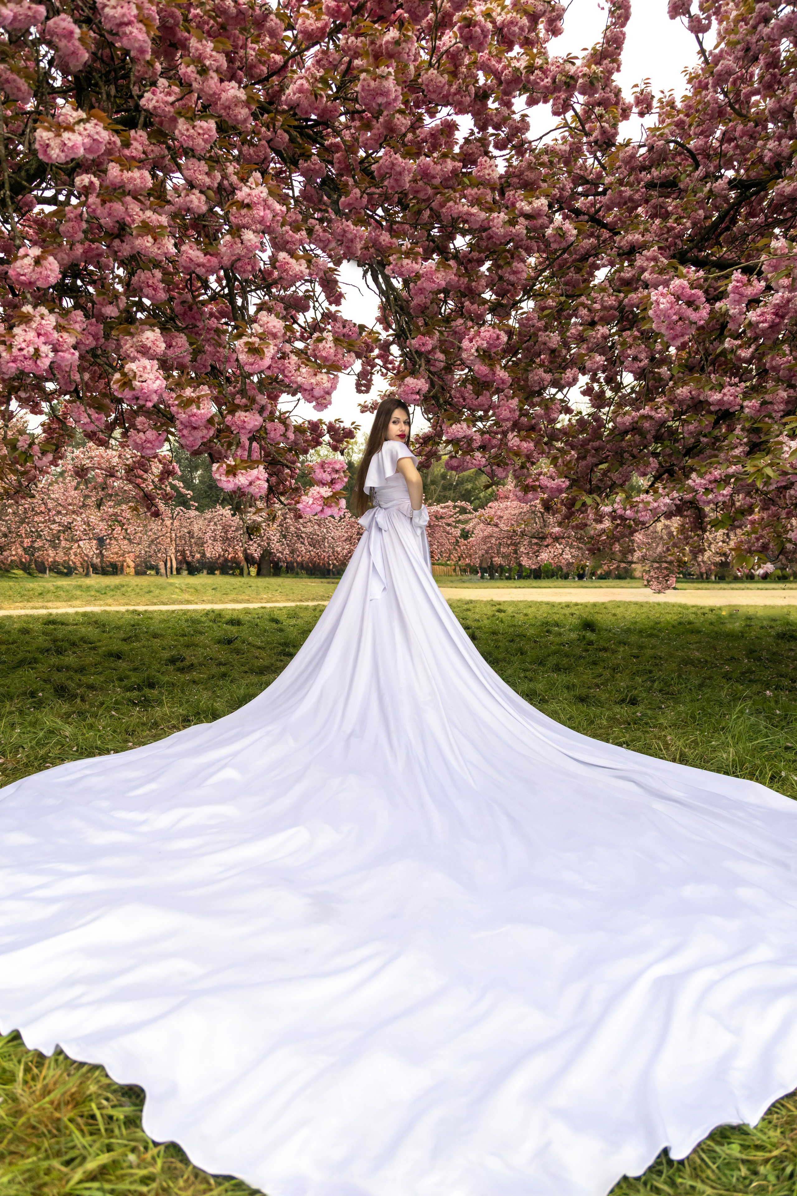 Shooting La Defence cu Lenuta. Wedding, event and family photographer in Paris, Emilian Olaru