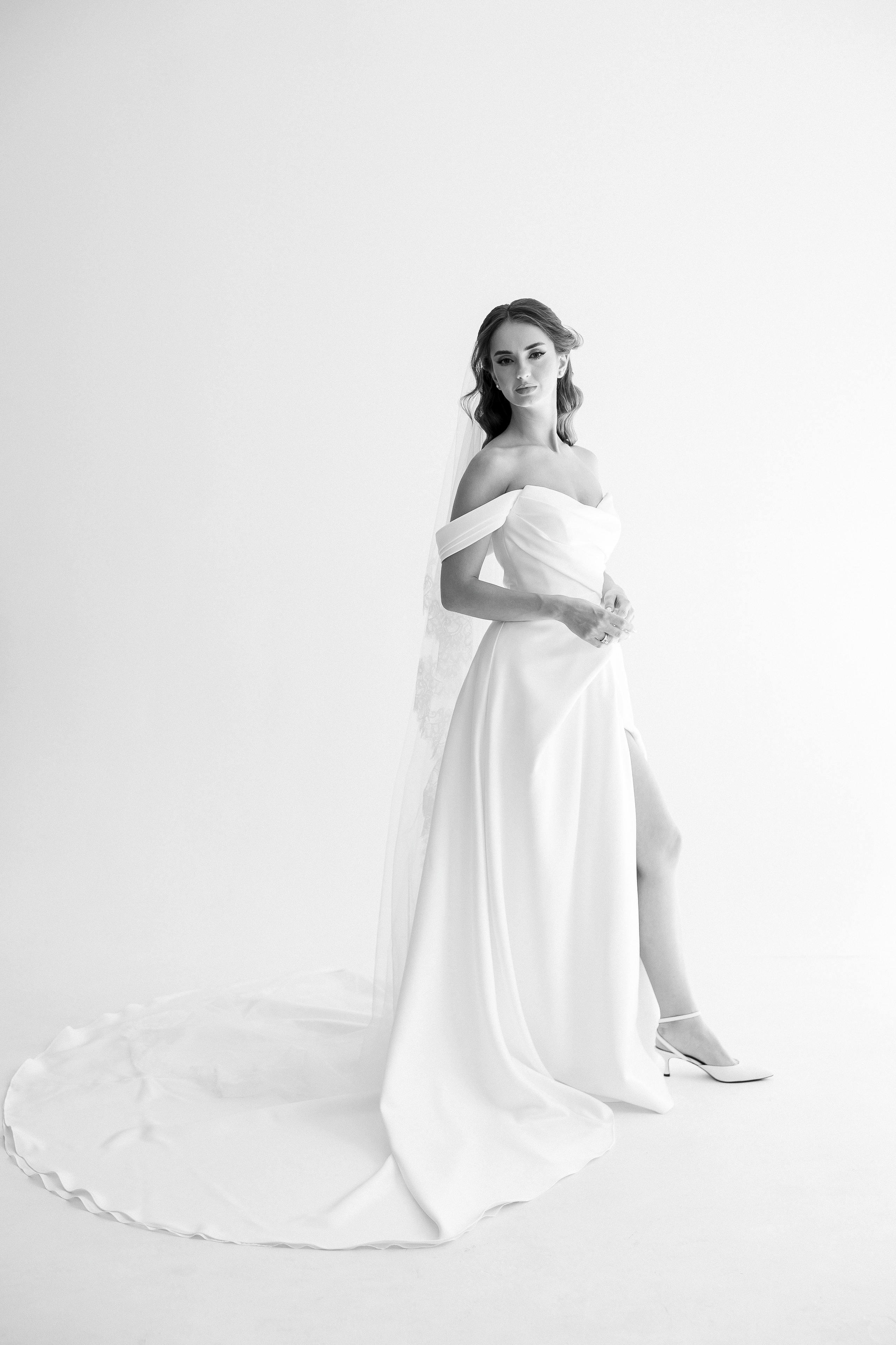 Eugen & Livia — Grand Elysee — Wedding Day. Servicii Foto și Video 067188353