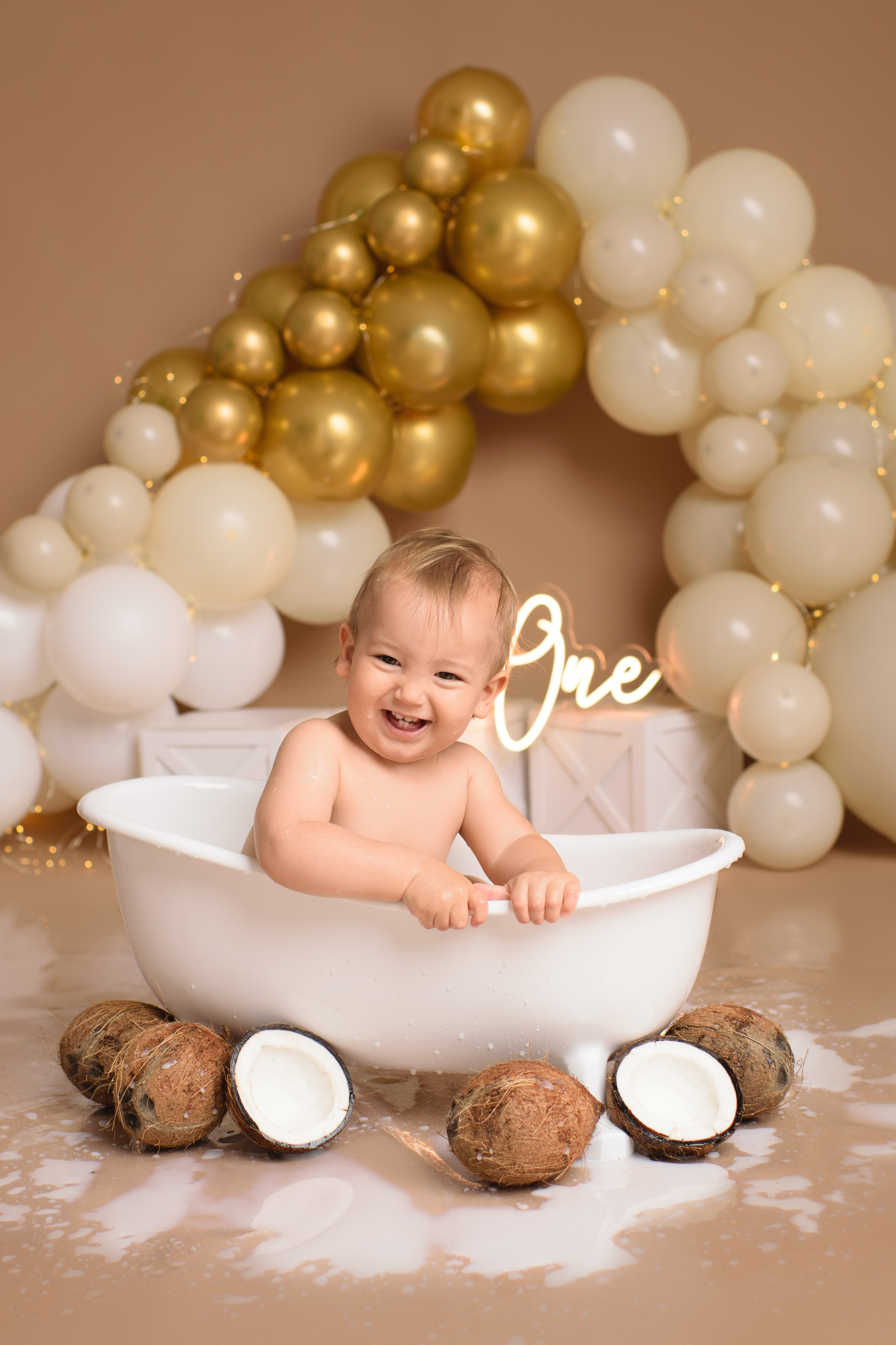 Cake Smash Fotoshooting zum ersten, zweiten Geburtstag. Neugeborene, Baby Fotografin in Düren (NRW) - Vitalina Unruh