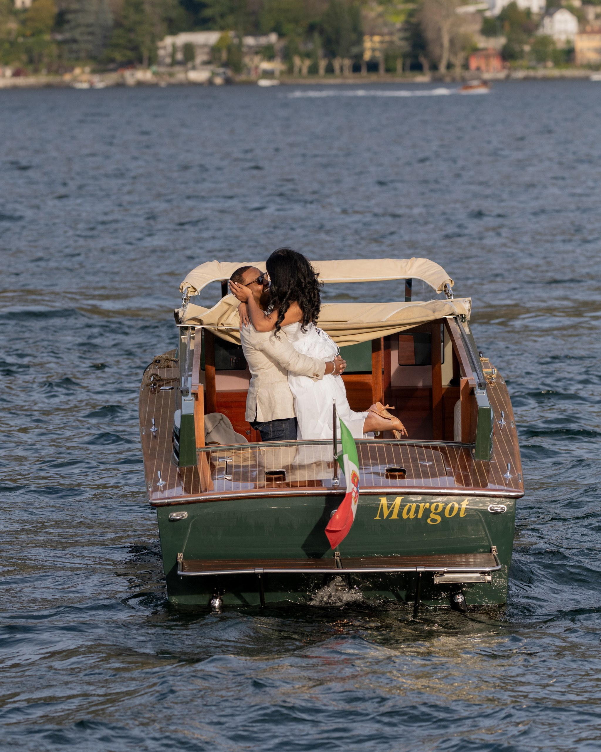 Boat proposal. Fotografo matrimonio Lago di Como Ferrari Media Production
