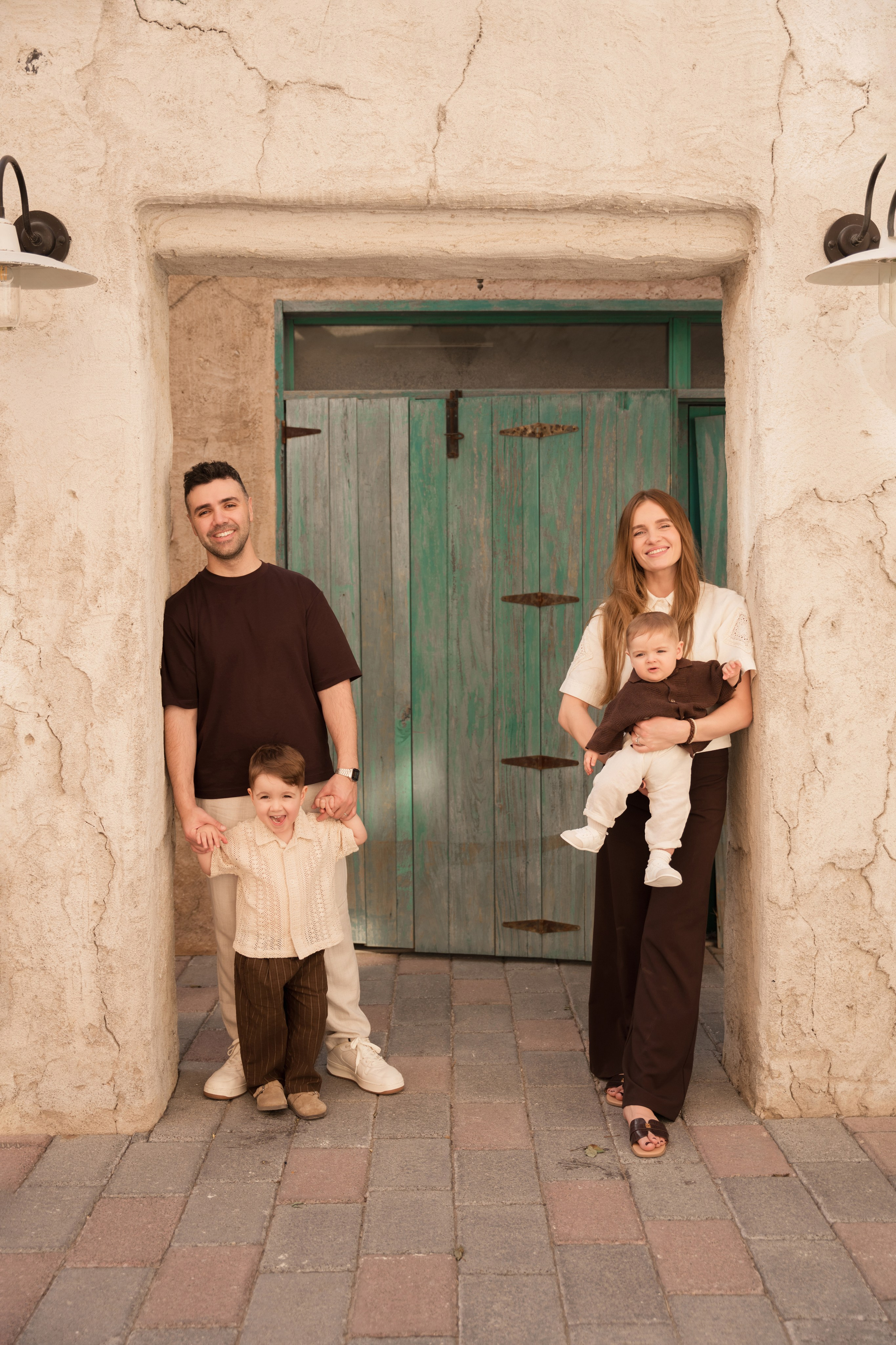 Old Town walk. Angela Iakovleva — Family Photographer in Dubai