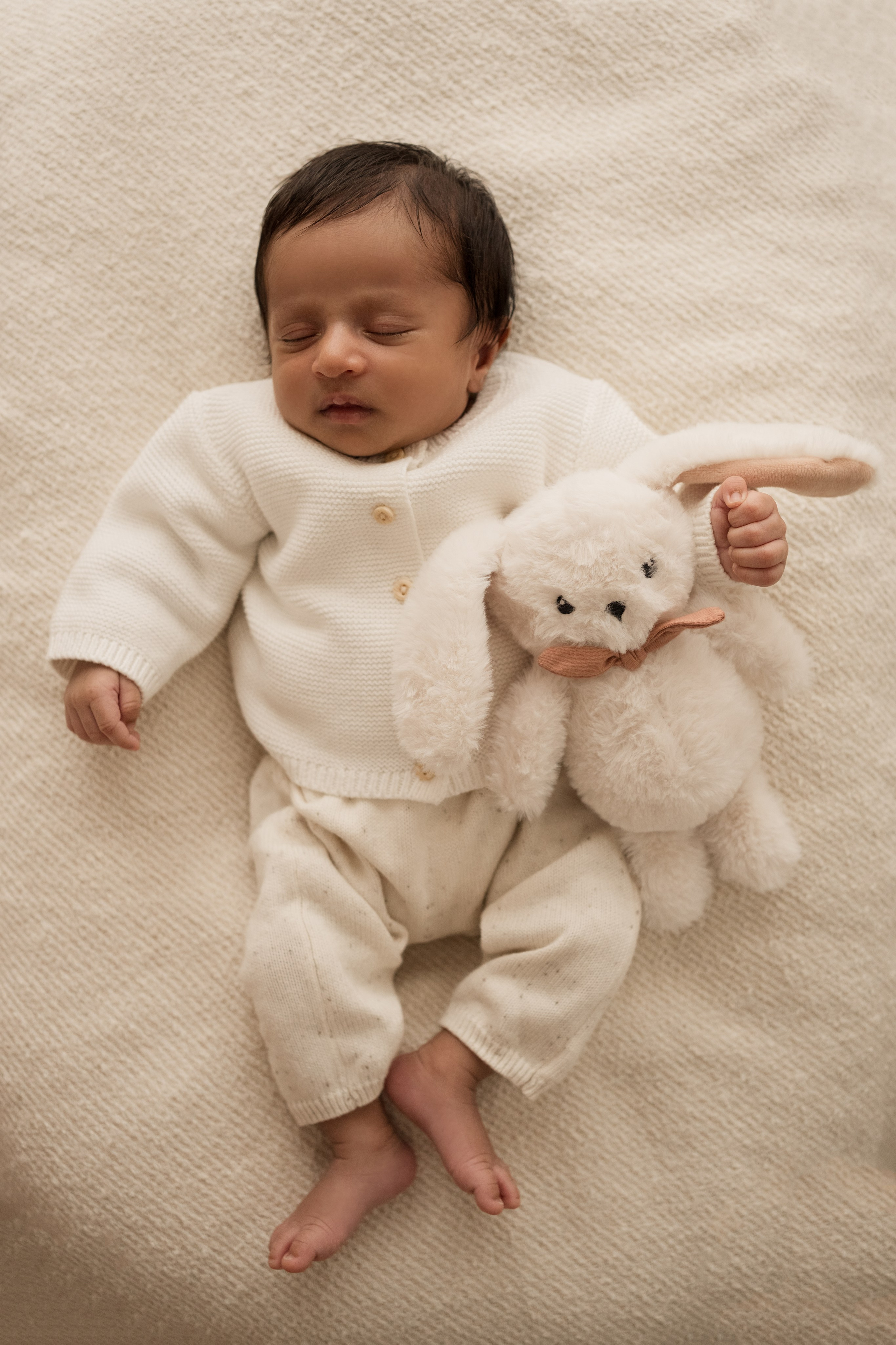 First moments of love. Angela Iakovleva — Family Photographer in Dubai