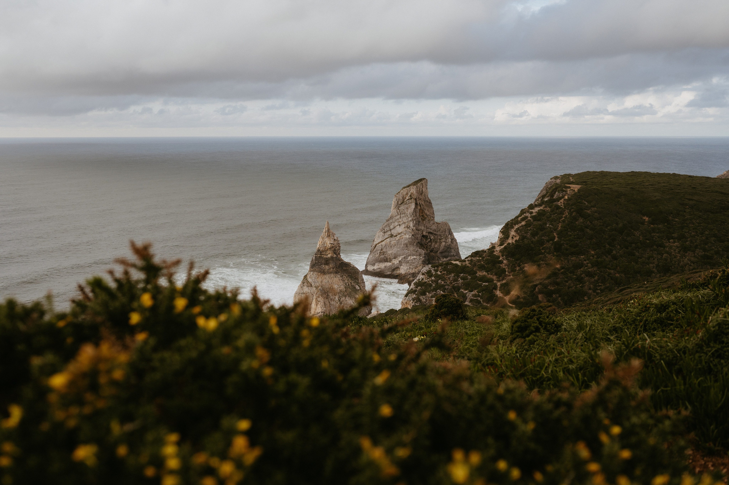 Praia da Ursa – ședință foto de cuplu într-un loc magic din Portugalia. Valentin Melen — wedding photographer