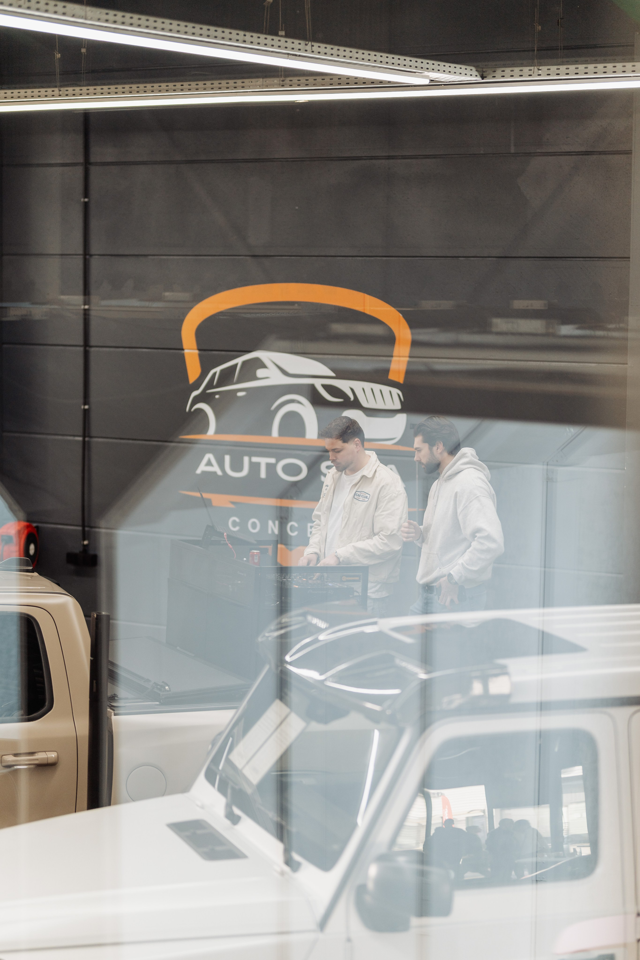 Photographe événement — Inauguration Auto Spa Concept Waterloo | Essence of Memories. Fotograf Roman Bruxelles & Brussels — Botez, Nunta, Evenimente, Sedinte foto | Essence of Memories