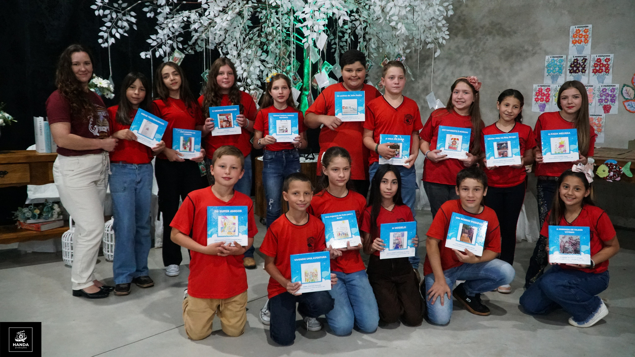 Noite autógrafos colégio Aurélio Buarque de Holanda. Handa Produções