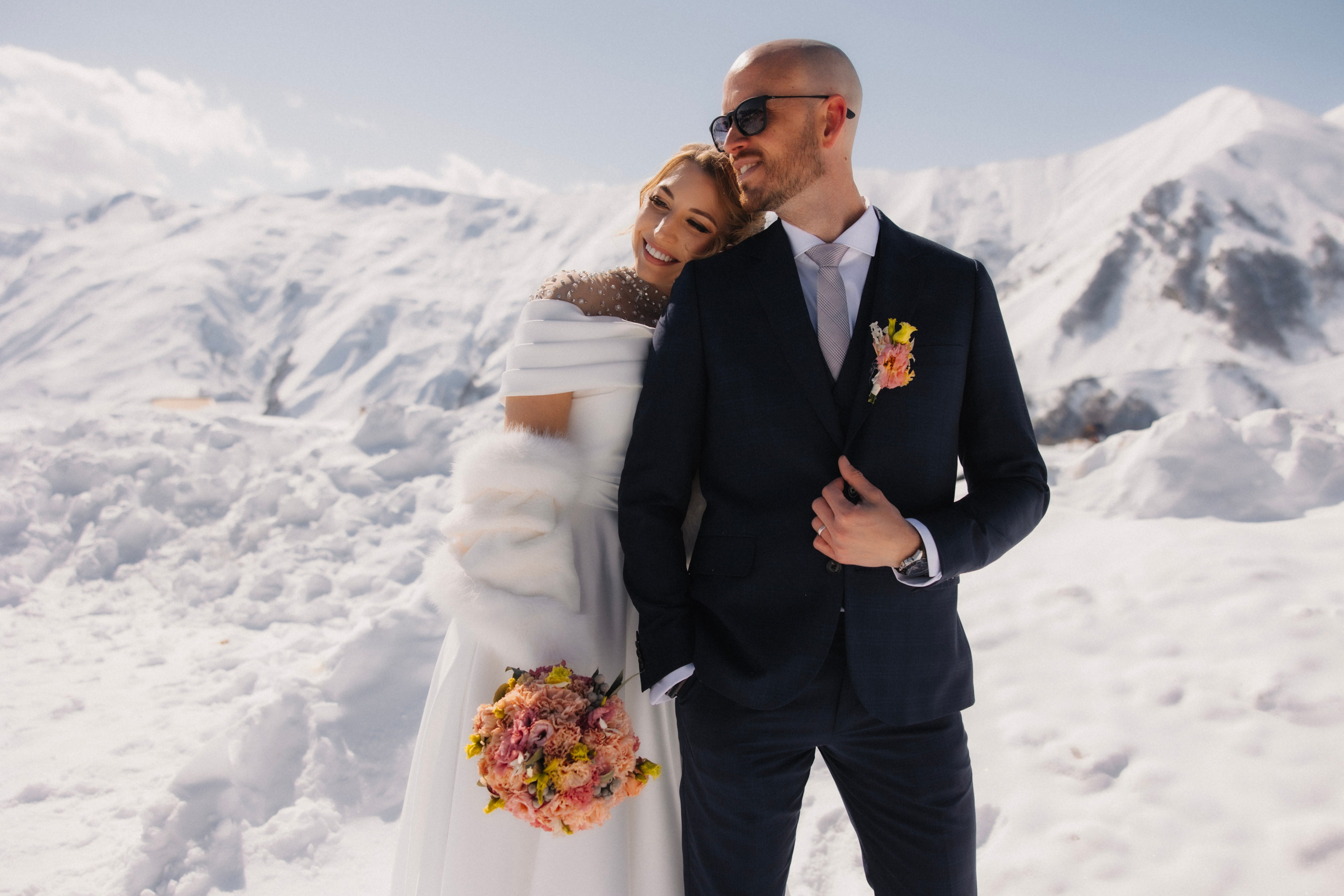 Love in winter mountains. Wedding photographer in Tbilisi Ioseb Mamniashvili