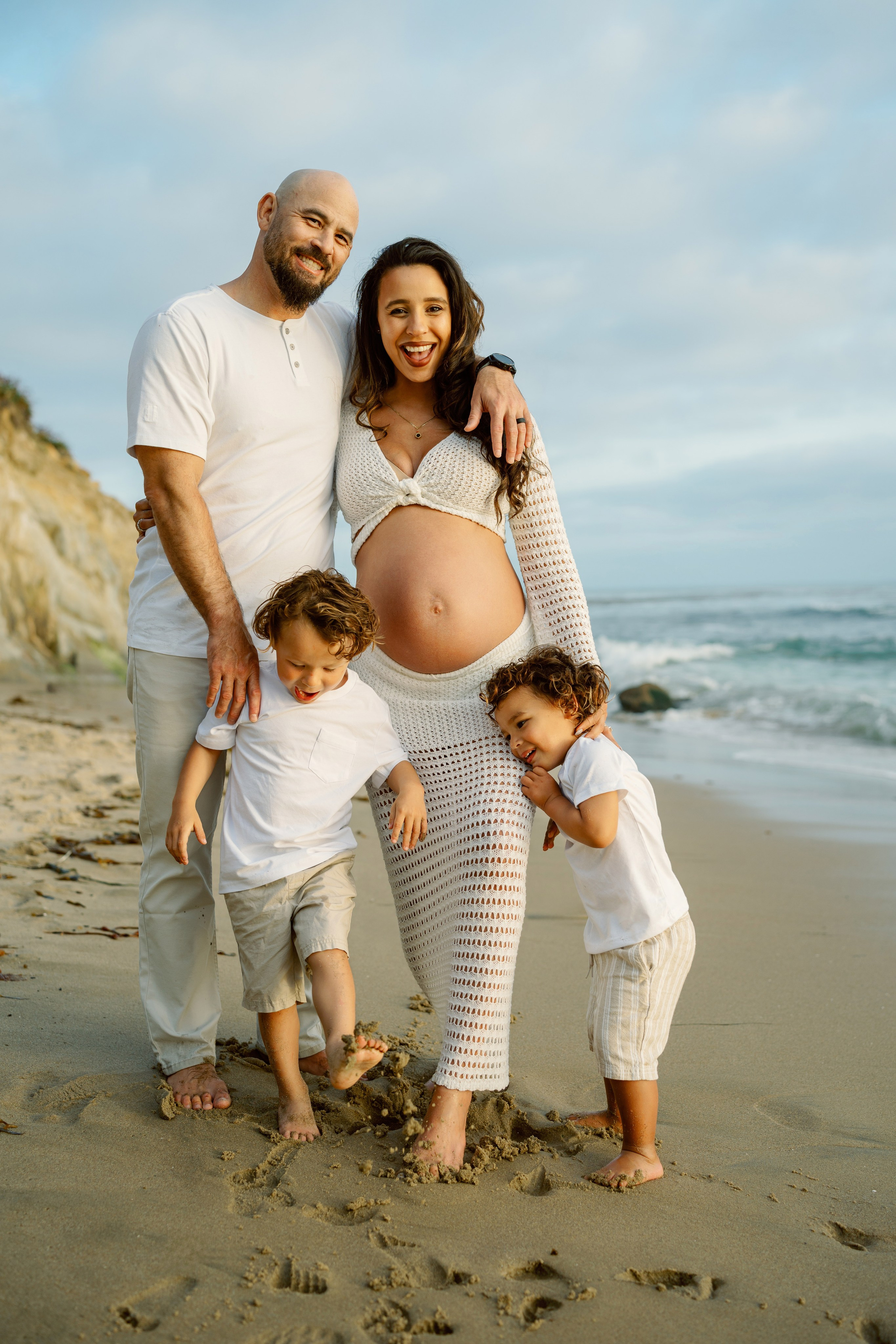 Maternity Photoshoot at Laguna Beach. Wedding Photography & Videography Team in California, Los Angeles, San Francisco, San Diego and Travel