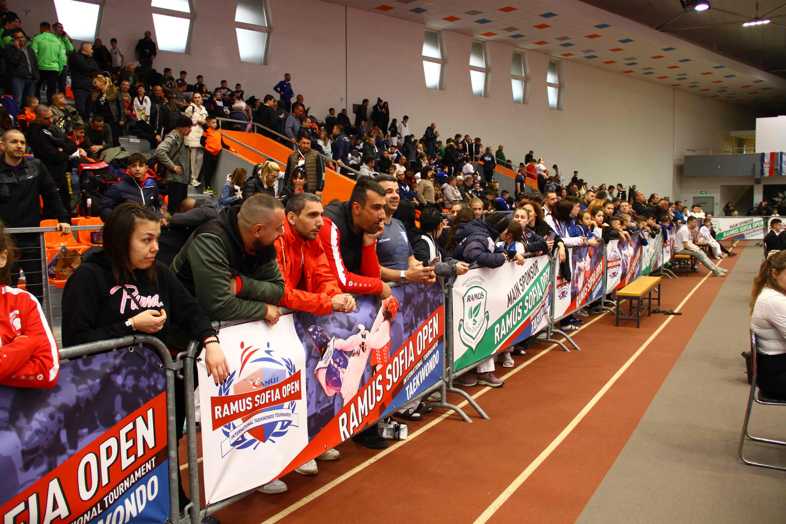 PhotoAdrenaline.com - BACKSTAGE фотография