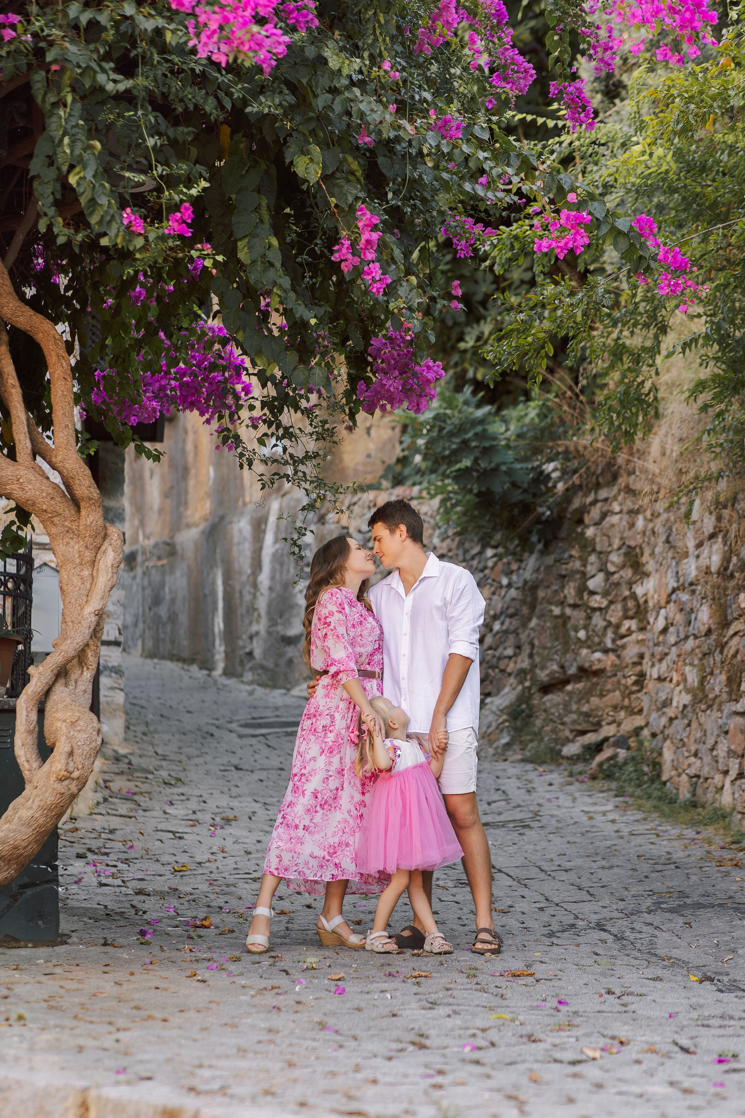 Family Walk in Alanya Old City | Colourful Streets Photoshoot. Professional Photographer in Alanya, Side, Belek, Antalya. Turkiye