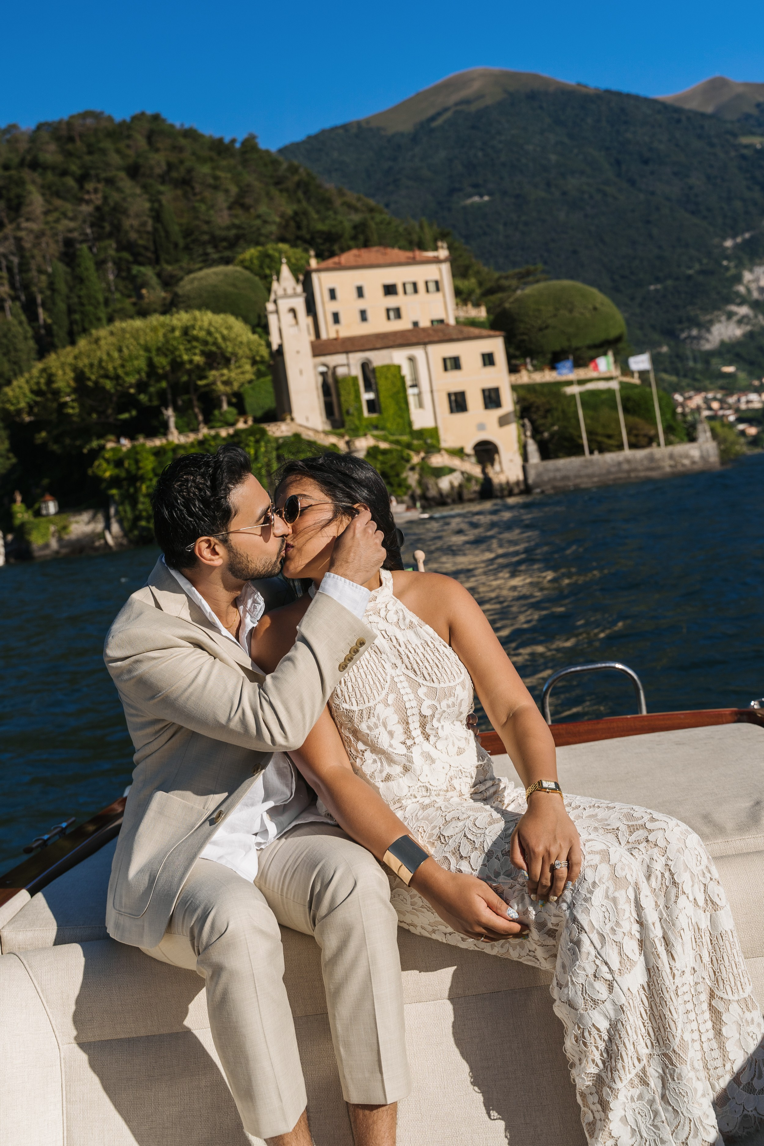 Boat Tour Anniversary in Lake Como. Proposal Photographer in Lake Como