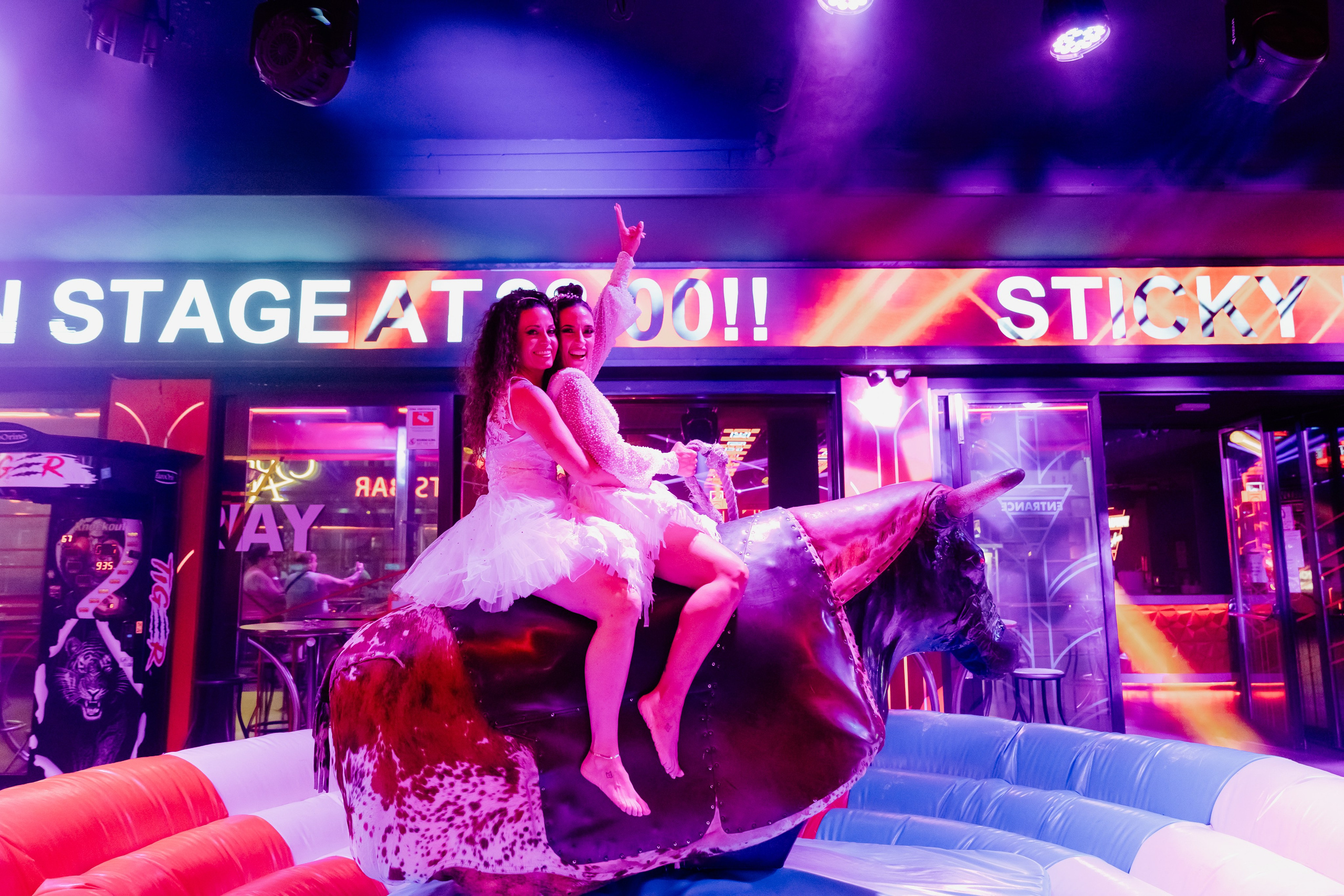 Una boda vivida sin prisas, contada con verdad. Ramoné Fotografía · Fotógrafo de Bodas en Alicante, Murcia y Valencia | Reportaje Natural y Documental