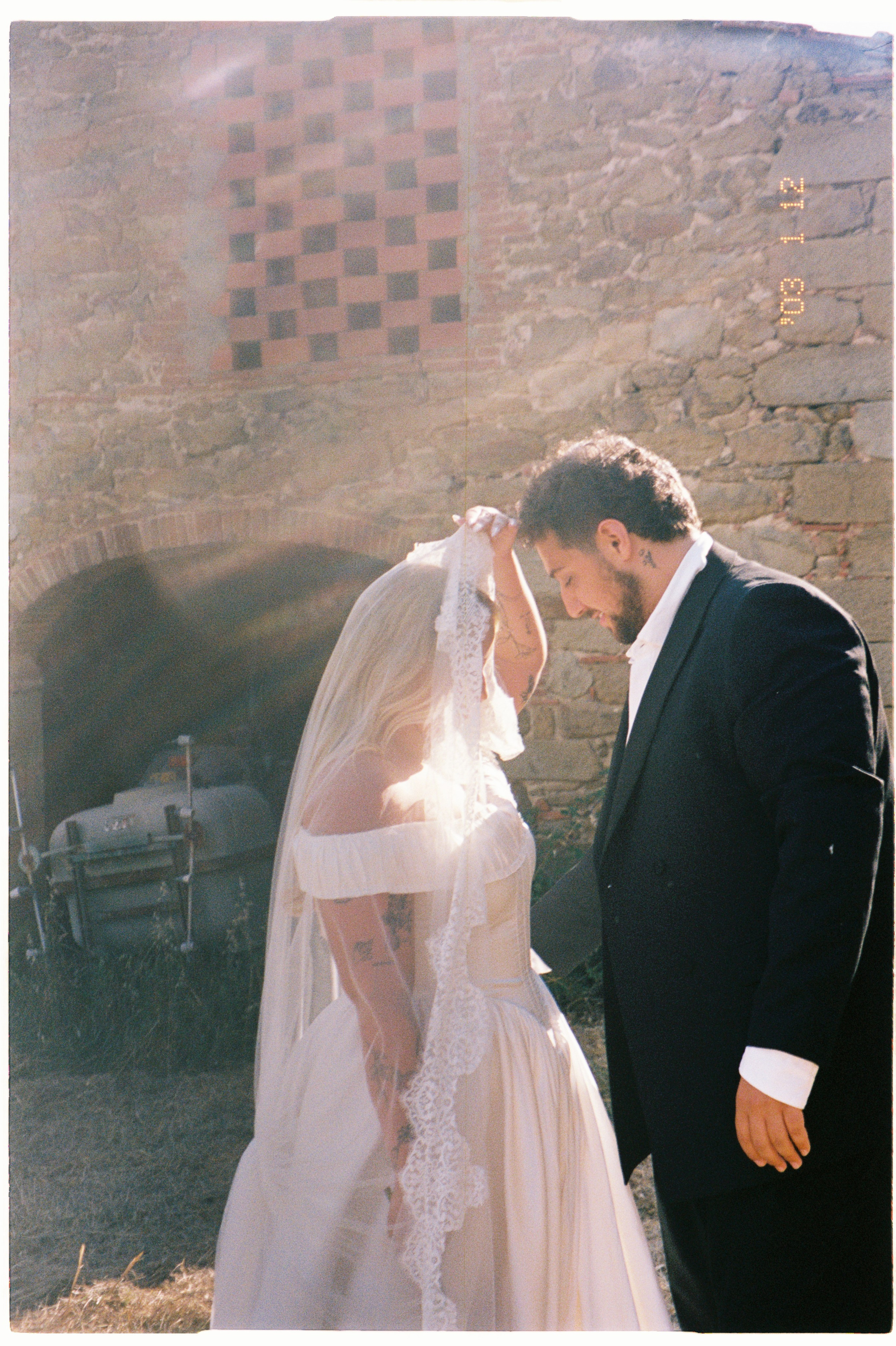 Sara Luca | Digital+Film wedding Photographer | Italy and Europe