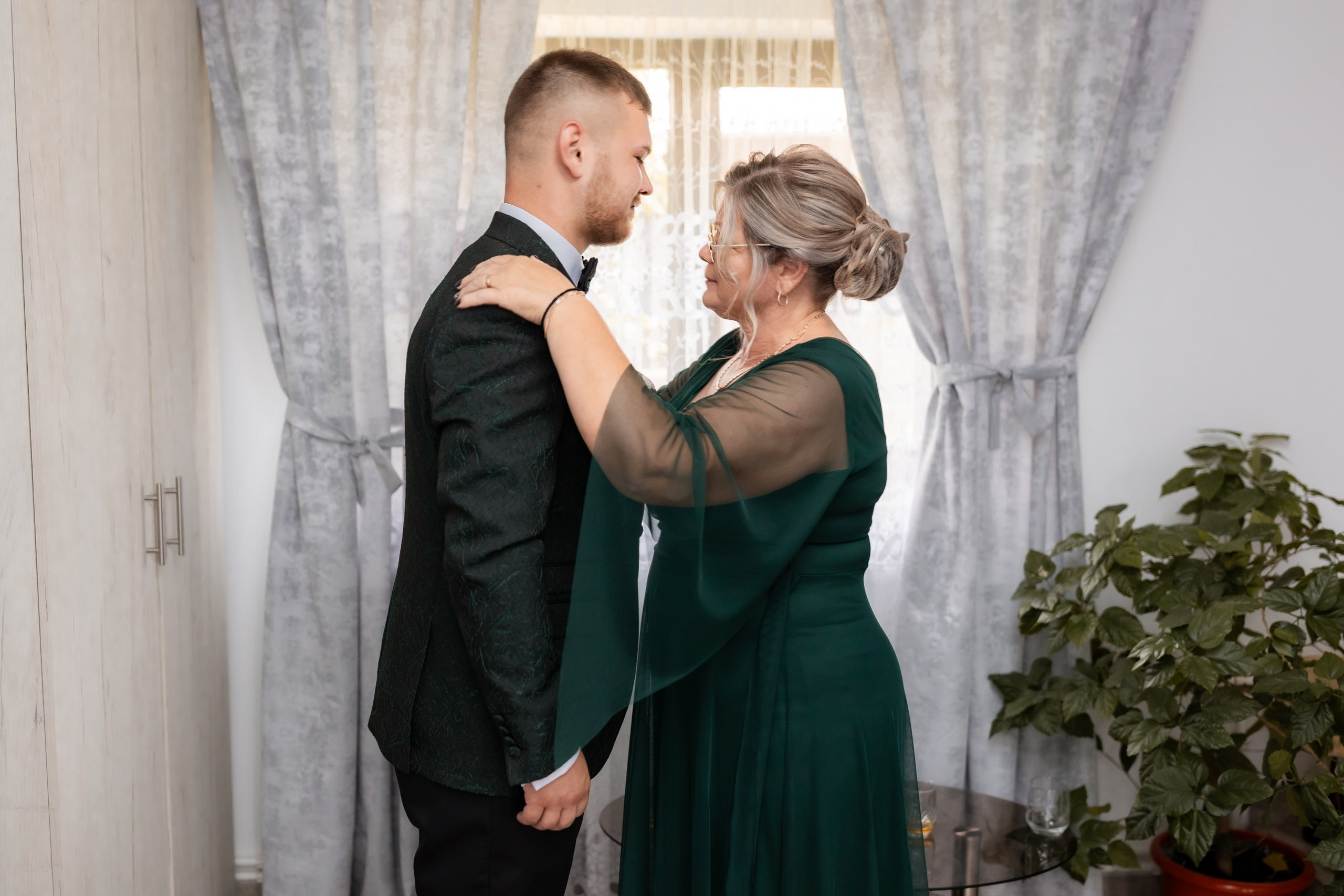 * fotograf stare civilă Siret* fotograf Bucovina* fotograf nuntă Suceava* fotograf Iași Botoșani* stare civilă tradițională* ie românească nuntă* AlinoFotoStudio* fotograf Andrei și Andreea- Alin Chirilă fotograf – stare civilă Siret, Suceava, Andrei și Andreea în ie tradițională, poveste spusă prin fotografiefotograf stare civilă Siret Suceava Alin Chirilă – miri îmbrăcați în costum tradițional bucovineanAlin Chirilă fotograf nuntă Siret Suceava – stare civilă autentică în Bucovina, emoții realefotograf Siret Suceava Alin Chirilă – Andrei și Andreea la starea civilă în ie tradiționalăstare civilă Siret fotograf Alin Chirilă – cadre naturale cu miri în costum popular din Bucovinafotograf nuntă Siret Suceava Alin Chirilă – povestitor prin fotografie, moment emoționant la starea civilăAlin Chirilă fotograf stare civilă Siret – iubire autentică surprinsă în stil documentarfotograf Bucovina Siret Alin Chirilă – stare civilă în ie tradițională, cadre pline de emoțieAlin Chirilă fotograf Suceava – Andrei și Andreea spun DA la starea civilă în Siretfotograf stare civilă Suceava Siret Alin Chirilă – poveste de iubire în stil tradițional românesc - Alin Chirilă fotograf profesionist, AlinoFotoStudio, fotograf evenimente Siret, Suceava County, Iași, Bacău County, Botoșani, Neamț County, fotograf nunți, botezuri, cununii civile, portrete și momente autentice surprinse elegant.- Alin Chirilă surprinde momente elegante de nuntă și evenimente speciale prin AlinoFotoStudio, fotograf disponibil în Siret, Suceava County, Iași, Bacău County, Botoșani și Neamț County, specializat în nunți, botezuri și cununii civile. - Alin Chirilă fotograf profesionist, AlinoFotoStudio, fotograf nuntă și evenimente în Siret, Suceava, Iași, Bacău, Botoșani și Piatra Neamț, fotograf nunți, botezuri, cununie civilă, ședințe foto, trash the dress, logodnă, familie, portrete și fotografii autentice. - AlinoFotoStudio by Alin Chirilă, fotograf evenimente premium în Suceava County, Iași County, Bacău County, Botoșani County și Neamț County, fotograf de familie, fotograf ceremonii religioase, petreceri și momente emoționante. - Alin Chirilă fotograf, povestitor prin fotografie, servicii foto profesionale pentru mireasă, mire, pregătiri nuntă, biserică, restaurant, valsul mirilor, tradiții românești și amintiri de neuitat în Moldova.