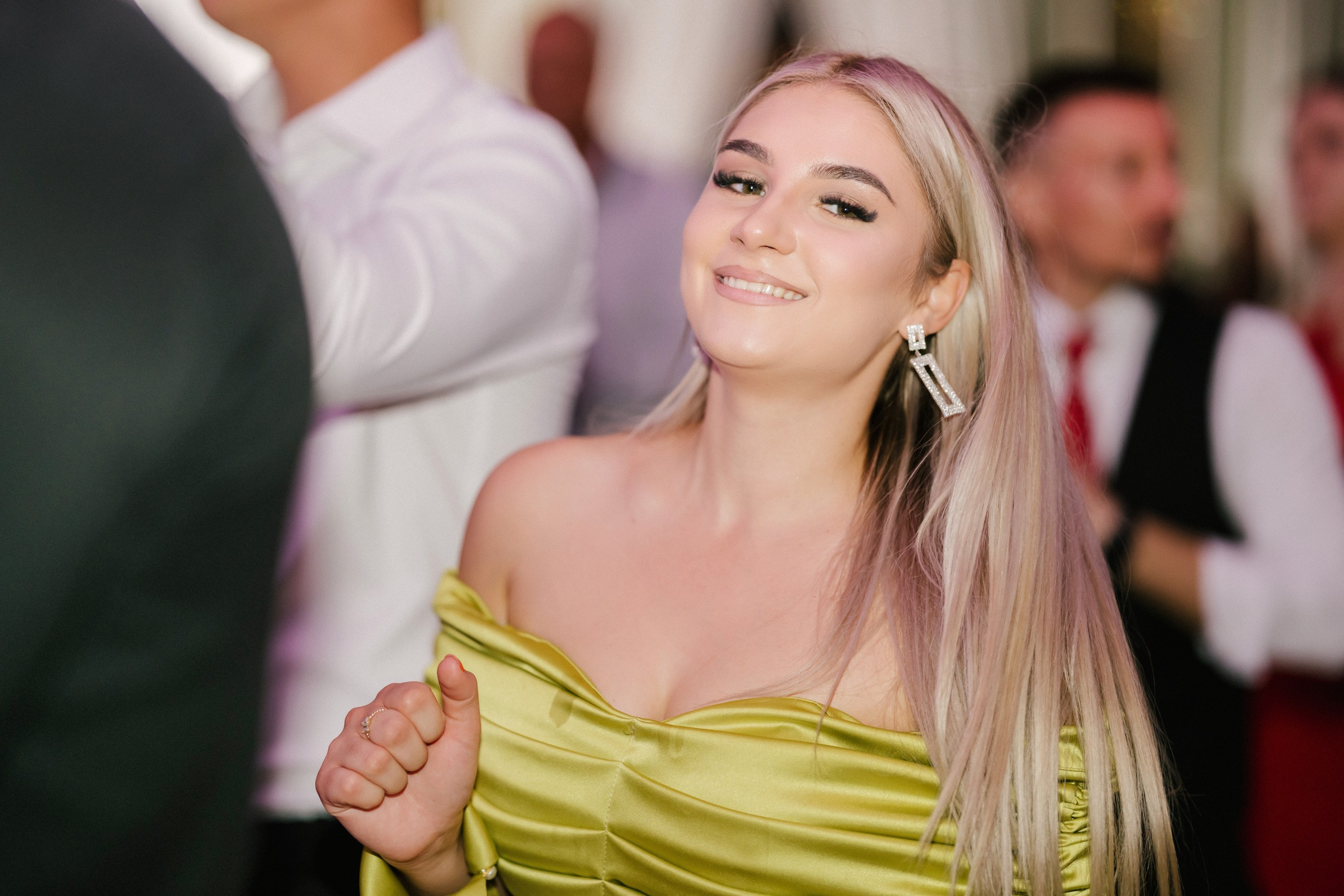 - mireasă Lavinia pregătire casa părintească Hârlău- mire Mihai pregătire Flămânzi cavalerii de onoare- fotograf nuntă Casa Jorovlea- ședință foto miri Mihai și Lavinia- nuntă elegantă Casa Jorovlea- fotografie de nuntă naturală România- domnișoare de onoare pregătire mireasă- emoții nuntă biserică- dansul mirilor Casa Jorovlea* fotograf profesionist nuntă Botoșani Iași* fotografie documentară de nuntă- familie și prieteni la nuntă- nași Mihai și Nicoleta nuntă- portret mireasă în lumină naturală- petrecere nuntă Casa Jorovlea- Nuntă Mihai și Lavinia – momente emoționante din ziua nunții, pregătirile mirilor în Hârlău și Flămânzi, ceremonia religioasă și ședința foto realizată de  AlinoFotoStudio -  Mireasa Lavinia în timpul pregătirilor la Hârlău-  Mihai pregătit de cavalerii de onoare în Flămânzi - Ceremonia religioasă a mirilor Mihai și Lavinia-Ședință foto romantică de nuntă Mihai și Lavinia - Dansul mirilor la petrecerea de nuntă -  fotograf nuntă Iași-  fotograf nuntă Botoșani- wedding photography Romania- AlinoFotoStudio - AlinoFotoStudio - Alin Chirilă fotograf - fotograf Botoșani - fotograf Iași - fotograf Hârlău - fotograf Bacău - fotograf Suceava - fotograf București - fotograf Neamț - servicii foto video - fotograf evenimente - fotograf nuntă - fotograf botez - wedding photographer Romania - ședință foto nuntă - fotografie de eveniment - wedding photography - fotografie profesională - fotograf profesionist România- povestitor prin fotografie, servicii foto - video -profesionale