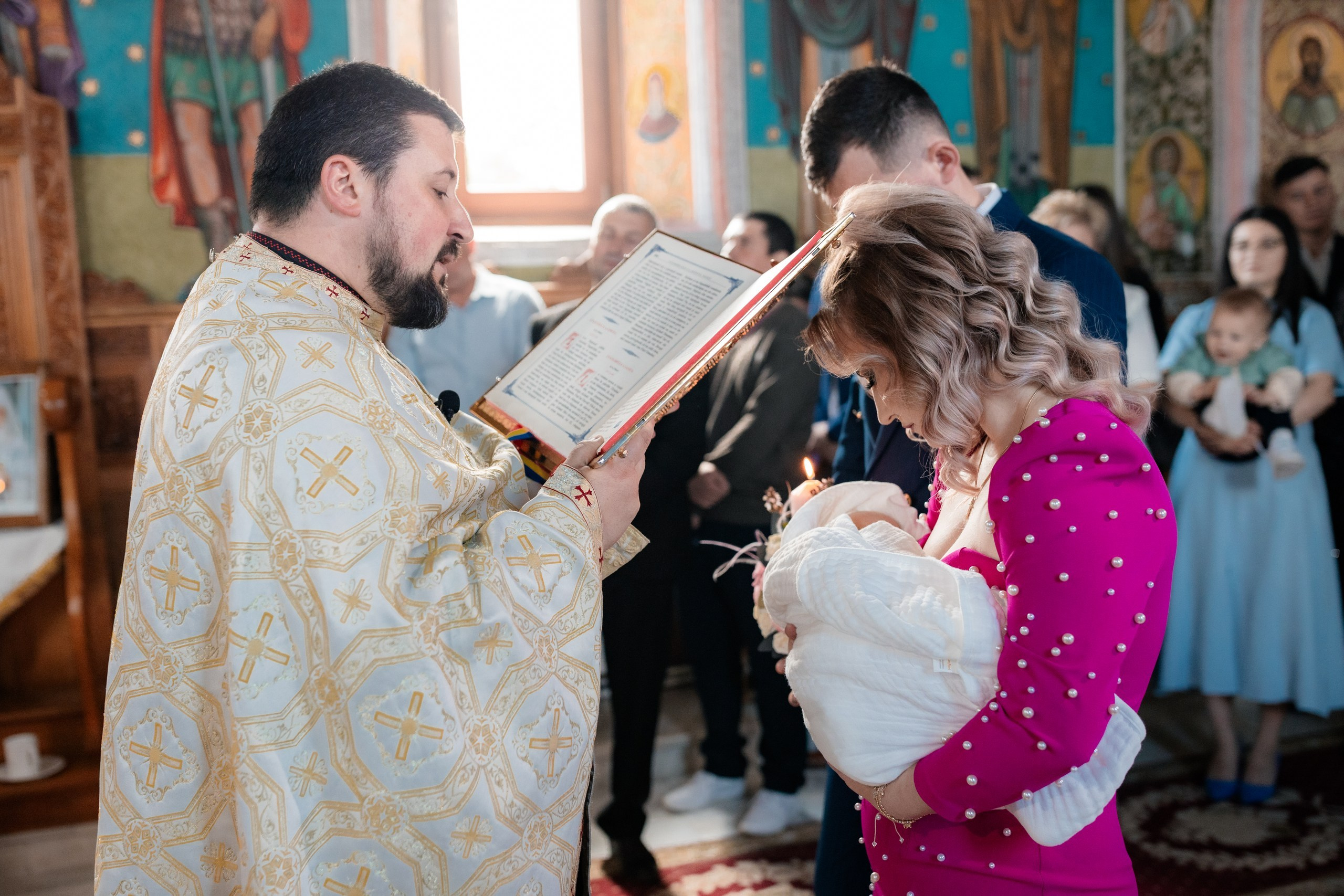 fotograf botez Miruna Parascheva, fotografie botez Botoșani, fotograf Alin Chirilă, amintiri botez, fotografii botez, botez Miruna Parascheva, fotograf copii, fotografie botez în Botoșani-alt="botez Miruna Parascheva, fotografie botez Alin Chirilă, amintiri botez, fotografii emoționante botez Botoșani"-- fotografii-botez-bebelus- amintiri-botez-micuț- moment-sfânt-crestinare- fotografie-emotionanta-botez- detalii-botez-bebelusi- parinti-fericiti-la-botez- fotograf-botez-profesionist- botez-in-biserica-ortodoxa- micuț-botezat-cu-emoție- zâmbete-și-lacrimi-la-botez- bebeluș-la-cristelniță- decor-botez-colorat- botez-cu-dragoste-și-credință- emotie-pura-la-botez- fotograf-botez-botosani- botez-iasi-suceava-fotograf- amintiri-nepretuite-botez