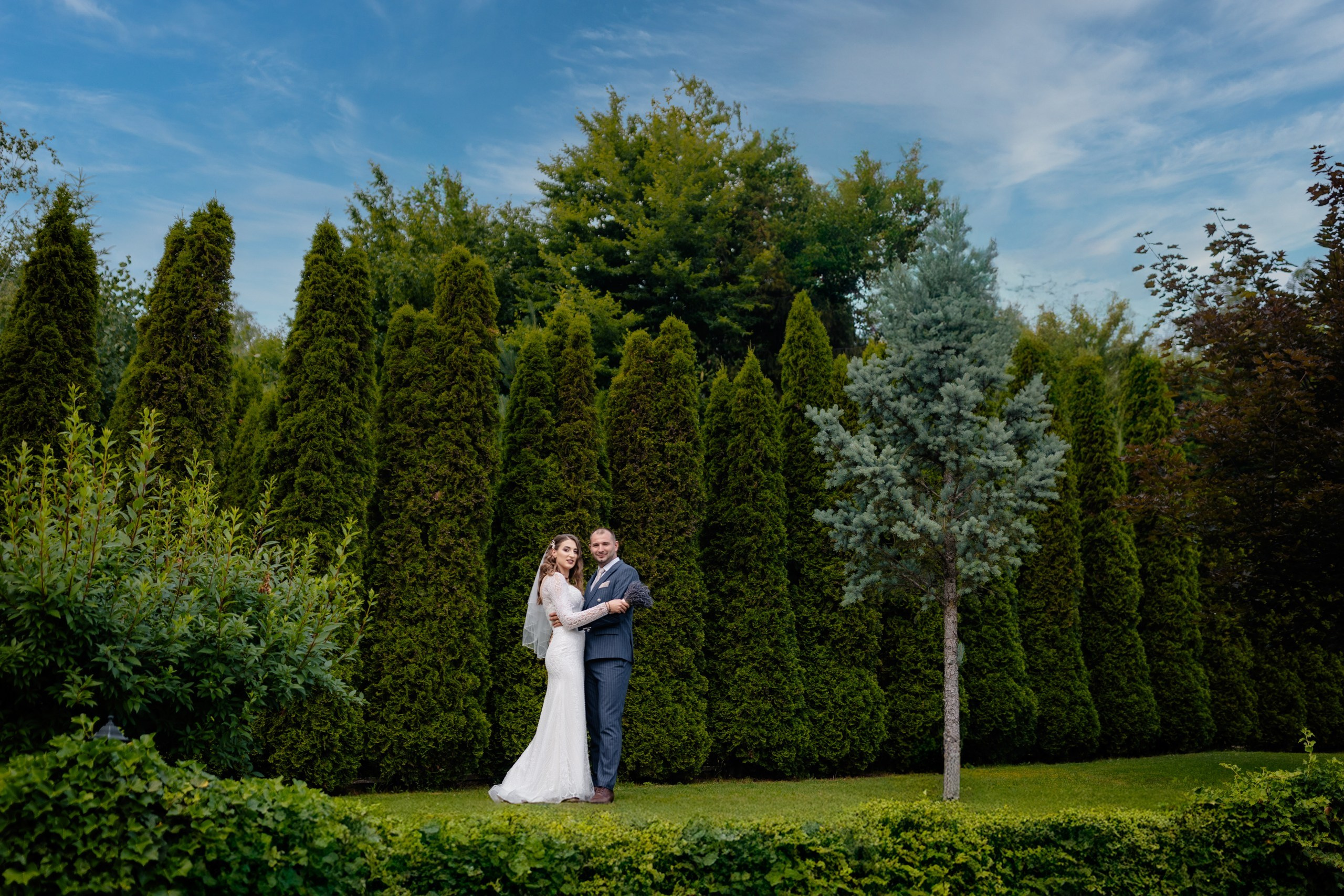 •	Fotograf nuntă Botoșani, Iași, Suceava, Bacău – Alin Chirilă fotograf, AlinoFotoStudio, povestitor prin fotografie	•	Nuntă Botoșani – fotograf Alin Chirilă, AlinoFotoStudio, emoții reale surprinse în imagini	•	Fotograf nuntă Botoșani – pregătiri mire și mireasă, Alin Chirilă, AlinoFotoStudio	•	Ședință foto nuntă Botoșani – cadre naturale și autentice, fotograf Alin Chirilă	•	Fotograf nuntă Iași, Suceava, Bacău – AlinoFotoStudio, poveste spusă prin fotografie	•	Fotograf nuntă biserică Botoșani – momente emoționante, Alin Chirilă fotograf	•	Fotograf nuntă Restaurant Rediu Botoșani – petrecere plină de energie, AlinoFotoStudio	•	Fotograf profesionist nuntă Botoșani – Alin Chirilă, cadre elegante și naturale	•	Ședință foto de cuplu Bucovina – AlinoFotoStudio, fotograf nuntă Botoșani, Iași, Suceava	•	Trash the dress Bucovina – fotograf Alin Chirilă, AlinoFotoStudio, imagini de poveste	•	Fotograf nuntă Suceava, Iași, Bacău – Alin Chirilă, povestitor prin fotografie	•	Ședință foto în natură Bucovina – AlinoFotoStudio, fotograf nuntă Botoșani	•	Fotograf nuntă Bacău, Iași – cadre autentice și emoționale, Alin Chirilă	•	AlinoFotoStudio – fotograf nuntă Botoșani, ședință foto creativă și naturală	•	Fotograf nuntă Botoșani – detalii și emoții surprinse de Alin Chirilă •	Mireasa în timpul pregătirilor din ziua nunții, fotografie realizată de Alin Chirilă, fotograf nuntă Botoșani	•	Mirele își aranjează costumul înainte de ceremonie, surprins de AlinoFotoStudio în Botoșani	•	Emoții în timpul ceremoniei religioase de nuntă, fotograf nuntă Botoșani, Alin Chirilă	•	Moment din slujba de cununie religioasă, cadru autentic realizat în Botoșani	•	Portret de cuplu în lumină naturală, ședință foto nuntă realizată în Botoșani	•	Mirii în timpul ședinței foto înainte de petrecere, cadre naturale și elegante	•	Primul dans al mirilor la Restaurant Rediu Botoșani, atmosferă emoționantă	•	Invitați dansând la petrecerea de nuntă, fotograf AlinoFotoStudio	•	Detaliu cu verighetele mirilor, fotografie de nuntă realizată de Alin Chirilă	•	Mireasa în rochie albă într-un cadru natural din Bucovina, ședință foto de poveste	•	Cuplu de miri în peisaj montan din Bucovina, ședință foto after wedding	•	Trash the dress în Bucovina, cadru artistic realizat de AlinoFotoStudio	•	Mirii îmbrățișați într-un peisaj natural, fotograf nuntă Iași, Suceava, Bacău	•	Portret romantic al mirilor la apus, fotografie realizată de Alin Chirilă	•	Detalii din ziua nunții surprinse natural, fotograf nuntă AlinoFotoStudio