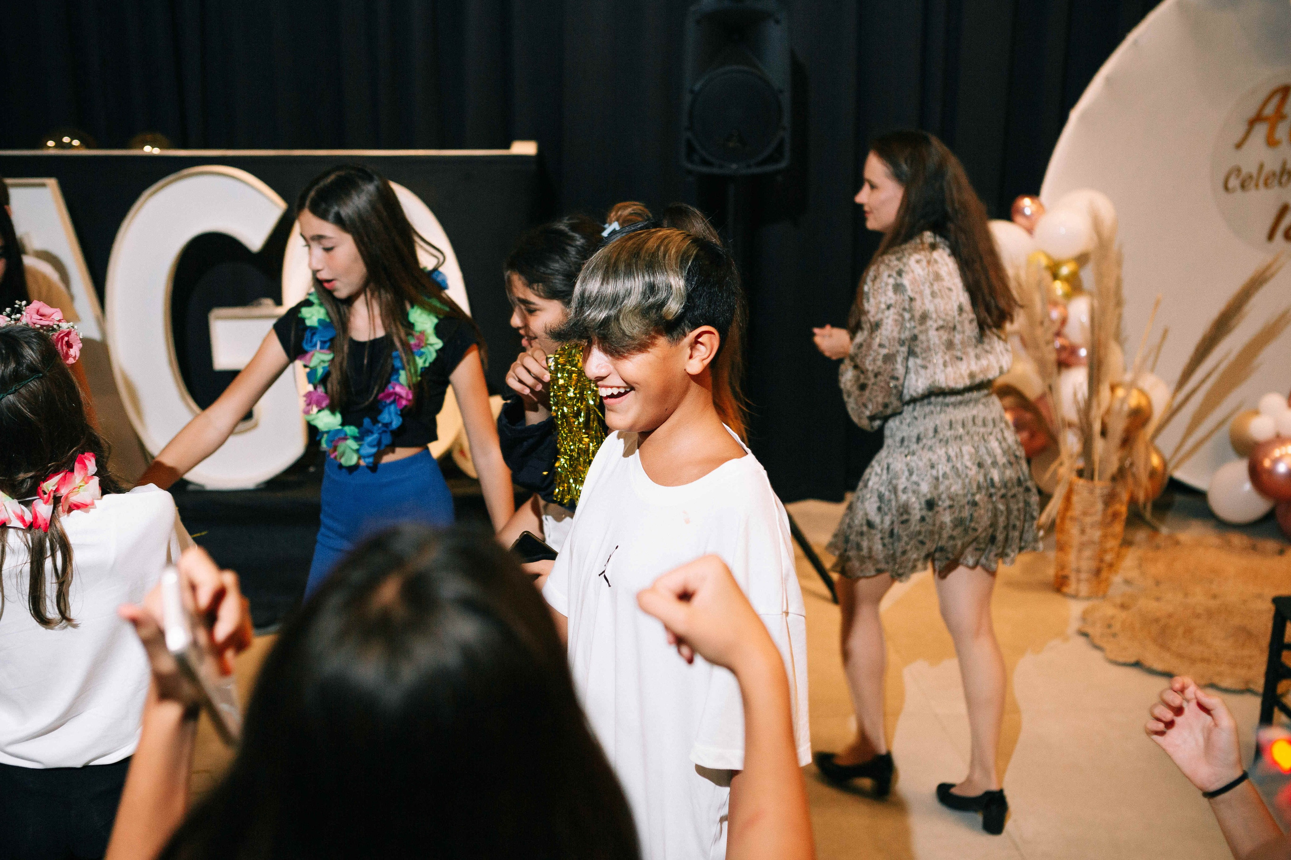 PARTY WITH FRIENDS. Https://shi-photo.com/