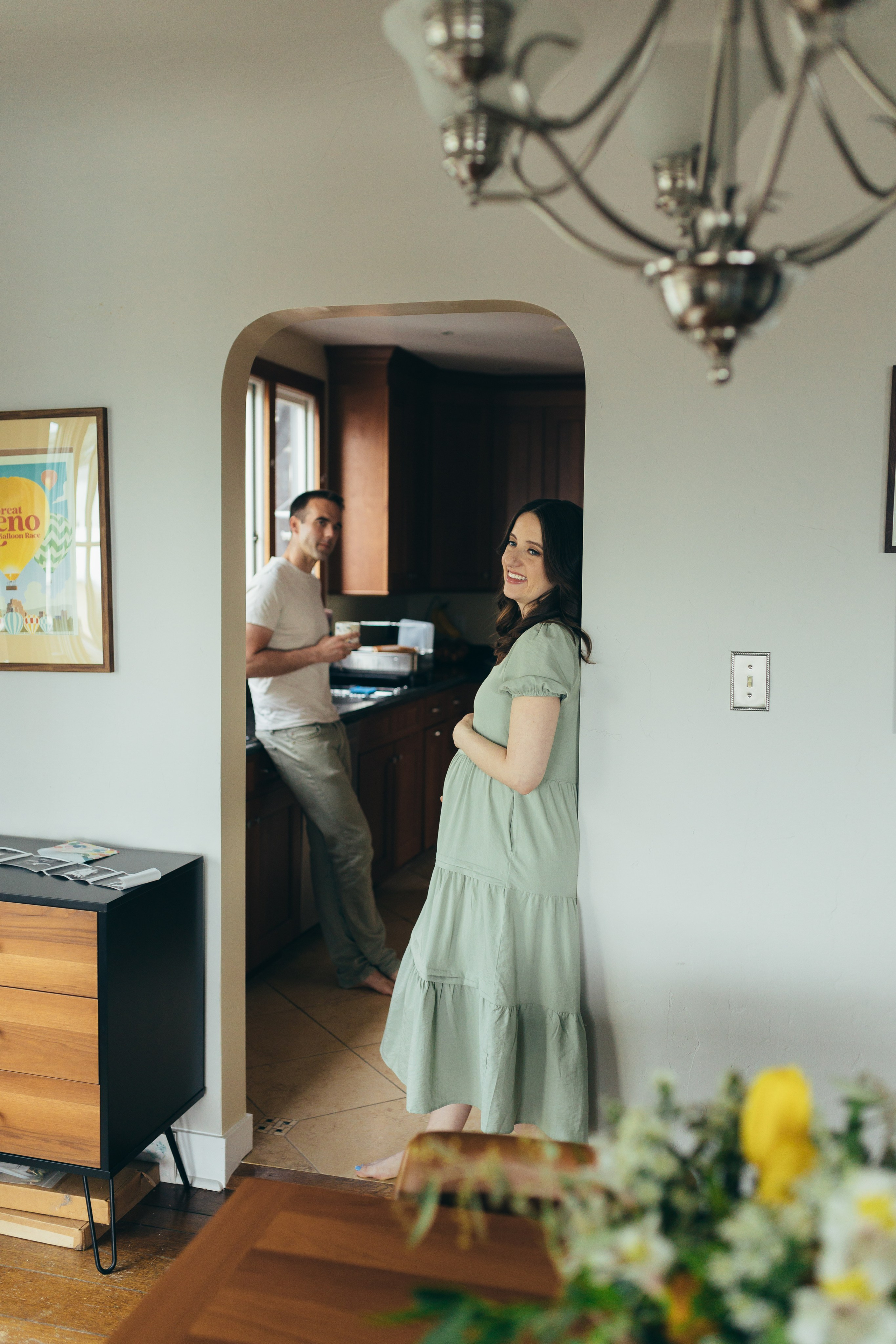Cozy Home Maternity Photo session. Maternity, newborn photographer in the Bay Area|Iryna Rakivnenko