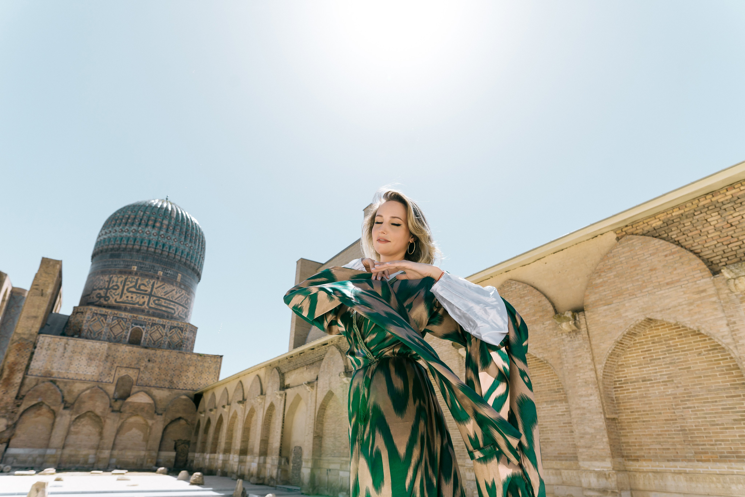 A long dress for a photo shoot. Photographer in Uzbekistan and Samarkand Djasur Marupov