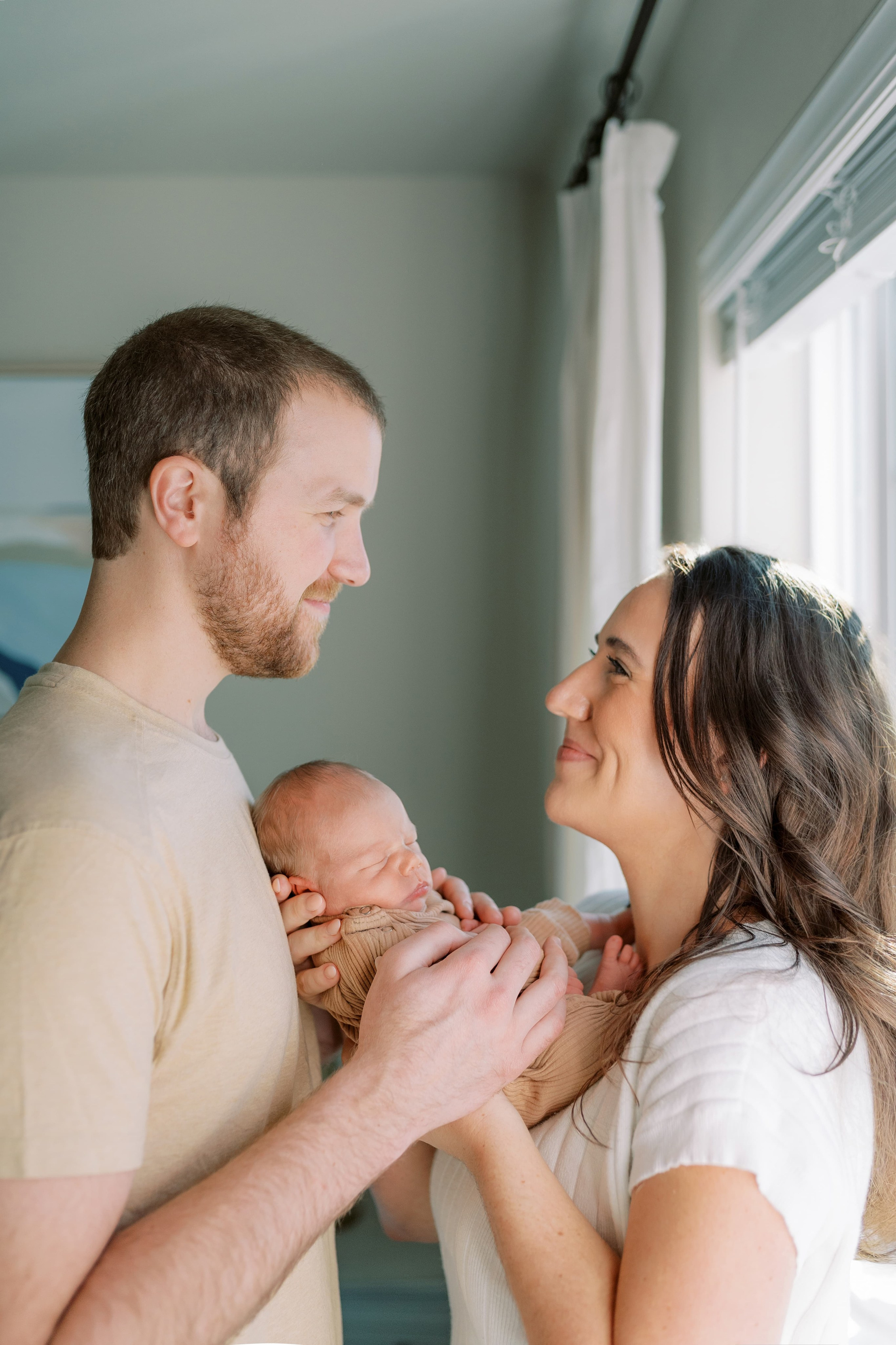 New born photoshoot at home. Anna & Entony. WA. November 2024. EVAN ARISTOV WEDDING PHOTOGRAPHY — Seattle Wedding Photographer
