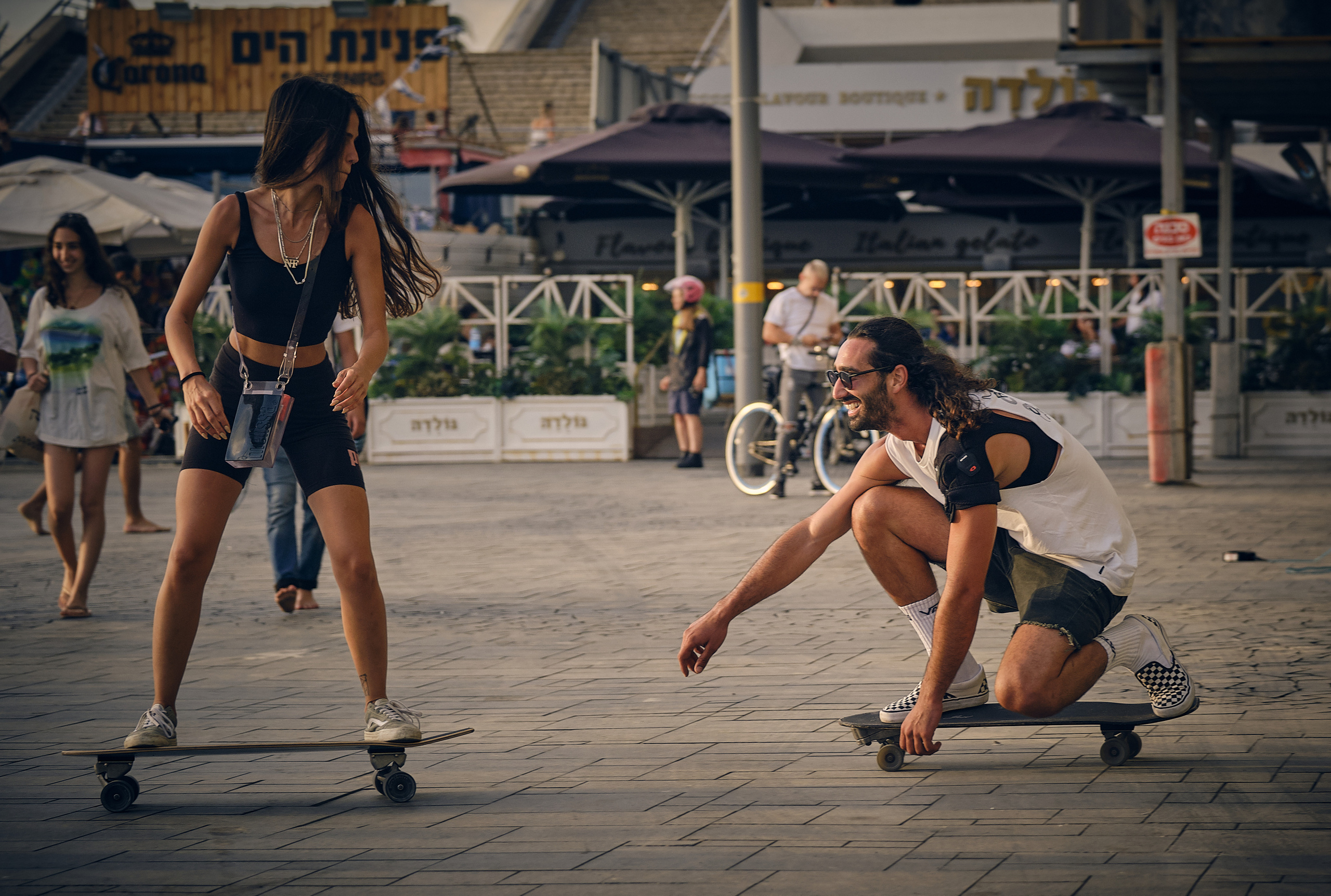 Ron. Tel Aviv Street. Middle East Photo Agency — Свадьбы, Бар и Бат-мицва, Брит, Театр, Магниты, Портреты