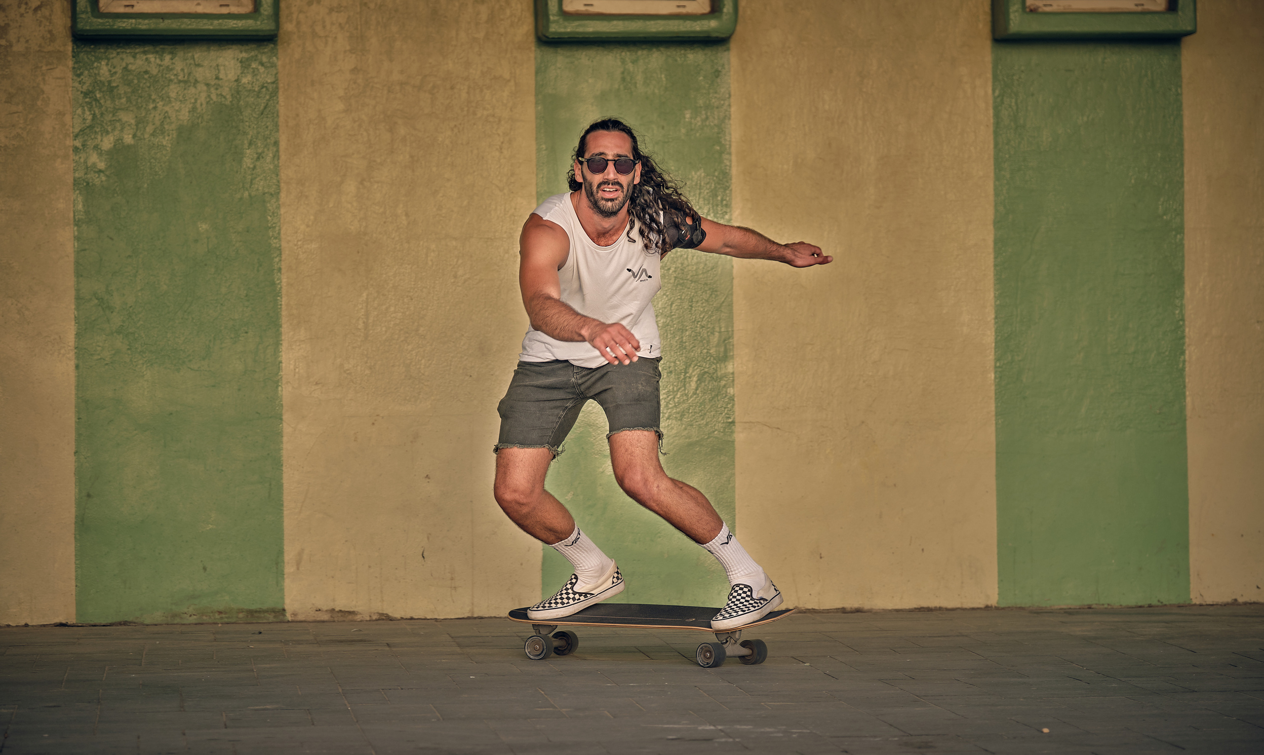 Ron. Tel Aviv Street. Middle East Photo Agency — Свадьбы, Бар и Бат-мицва, Брит, Театр, Магниты, Портреты