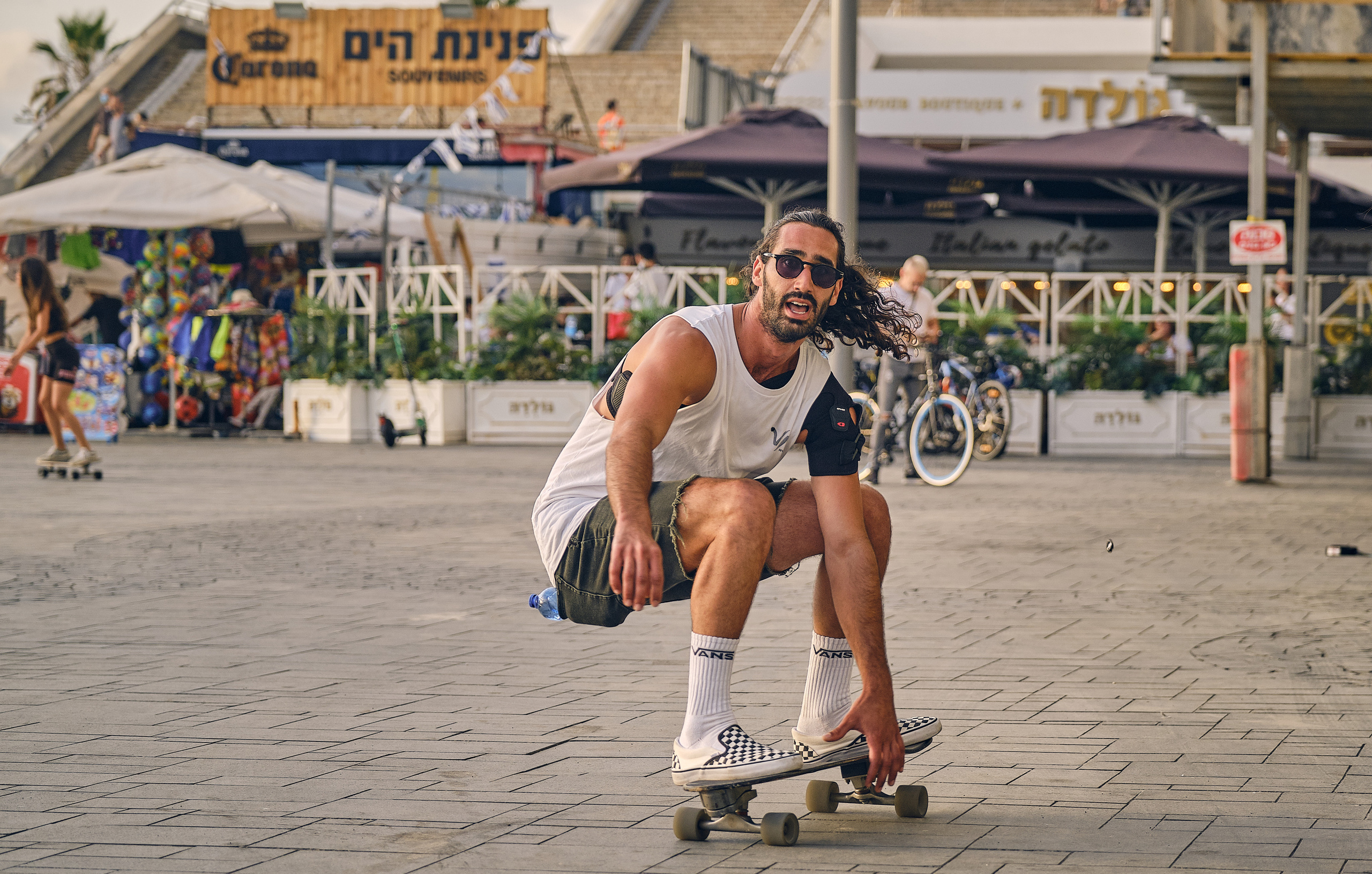 Ron. Tel Aviv Street. Middle East Photo Agency — Свадьбы, Бар и Бат-мицва, Брит, Театр, Магниты, Портреты