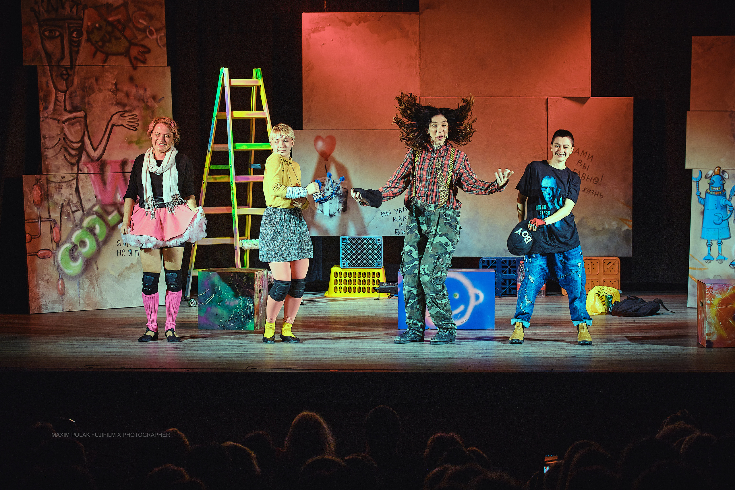 Theater inoi. Middle East Photo Agency סוכנות צילום המזרח התיכון — צילום מקצועי והדפסת מגנטים לאירועים