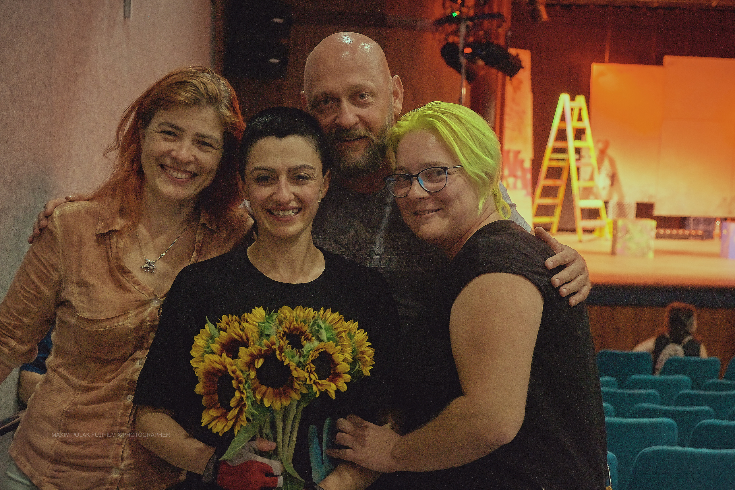 Theater inoi. Middle East Photo Agency סוכנות צילום המזרח התיכון — צילום מקצועי והדפסת מגנטים לאירועים