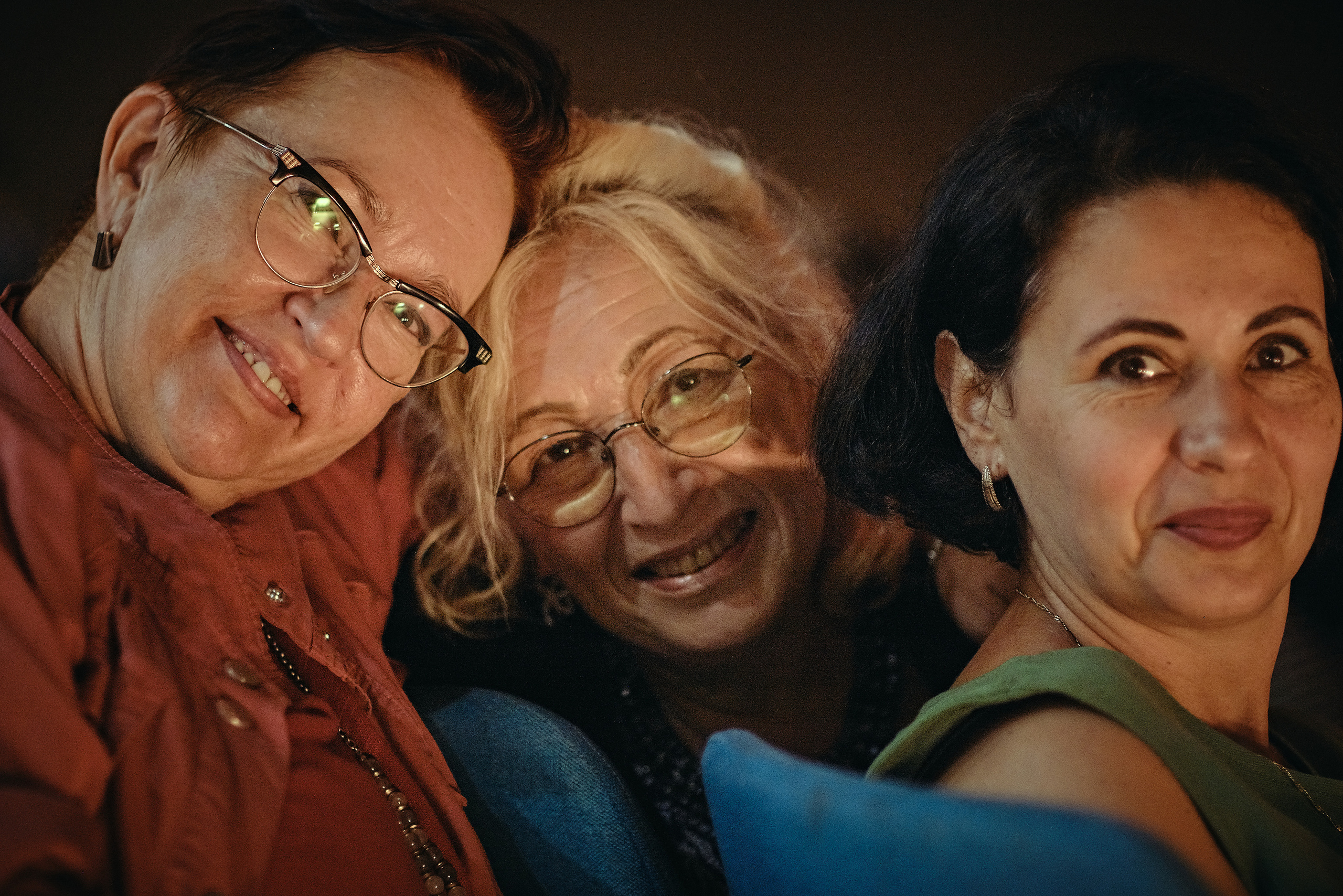 Theater inoi. Middle East Photo Agency סוכנות צילום המזרח התיכון — צילום מקצועי והדפסת מגנטים לאירועים