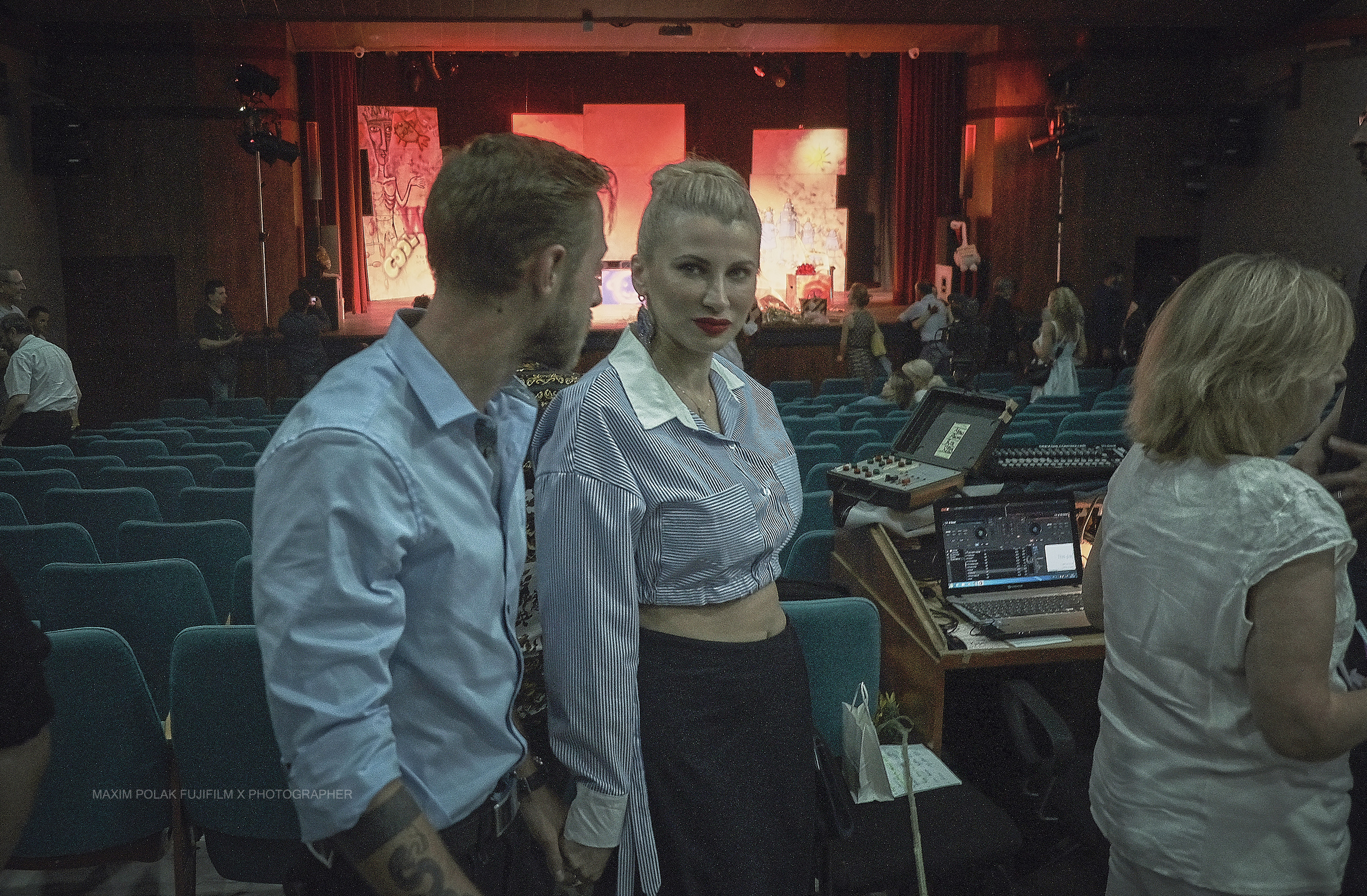 Theater inoi. Middle East Photo Agency סוכנות צילום המזרח התיכון — צילום מקצועי והדפסת מגנטים לאירועים