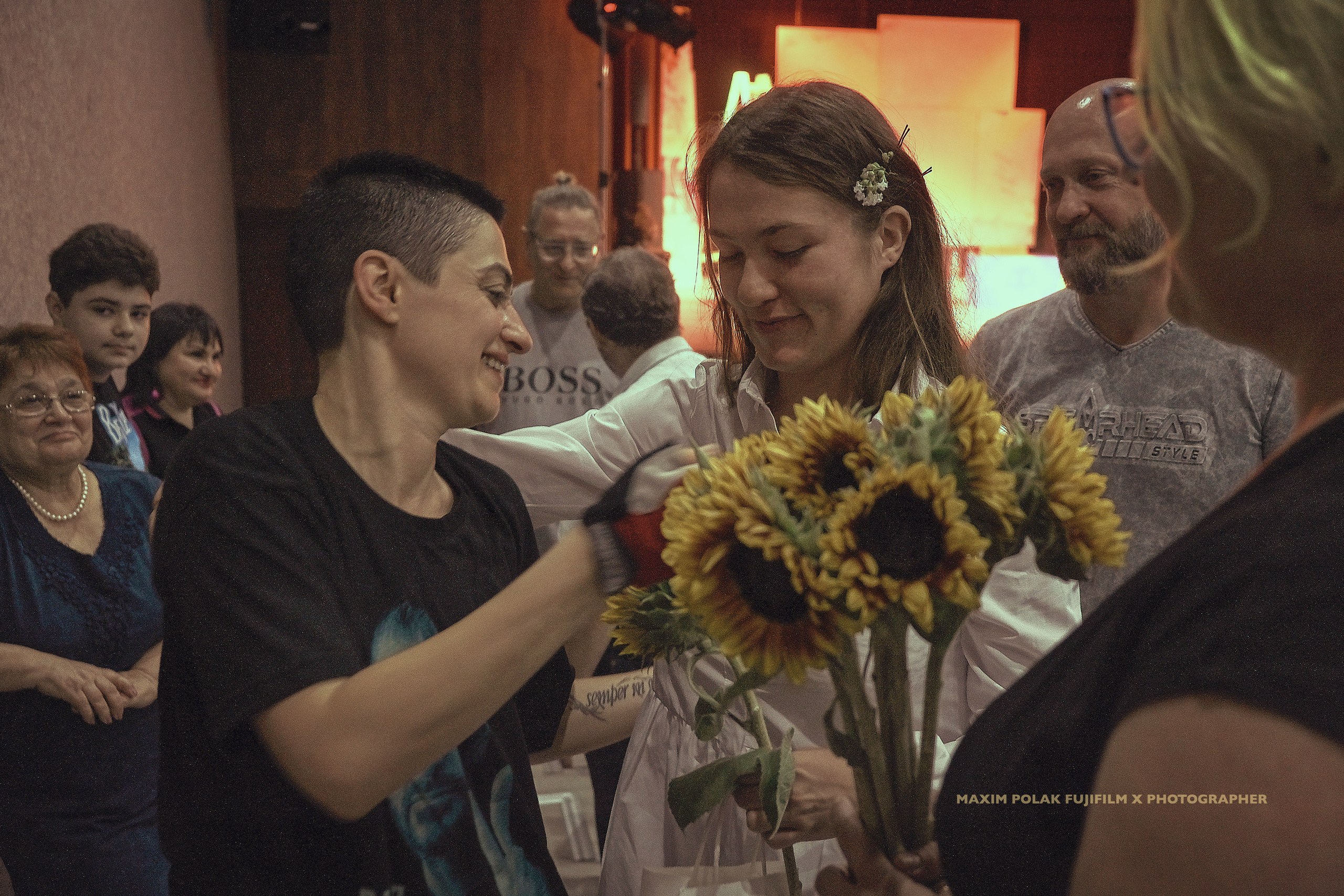 Theater inoi. Middle East Photo Agency סוכנות צילום המזרח התיכון — צילום מקצועי והדפסת מגנטים לאירועים