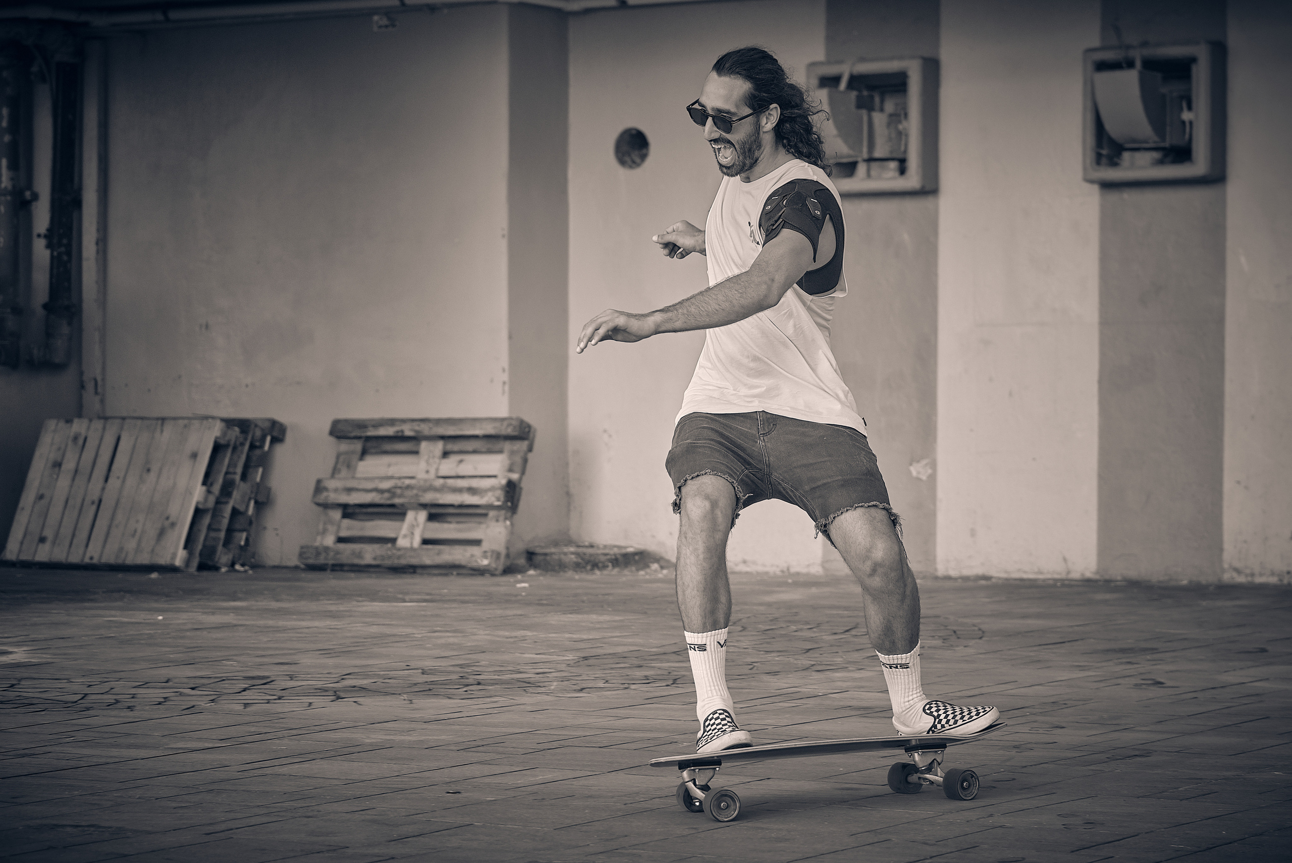 Ron. Tel Aviv Street. Middle East Photo Agency — Свадьбы, Бар и Бат-мицва, Брит, Театр, Магниты, Портреты