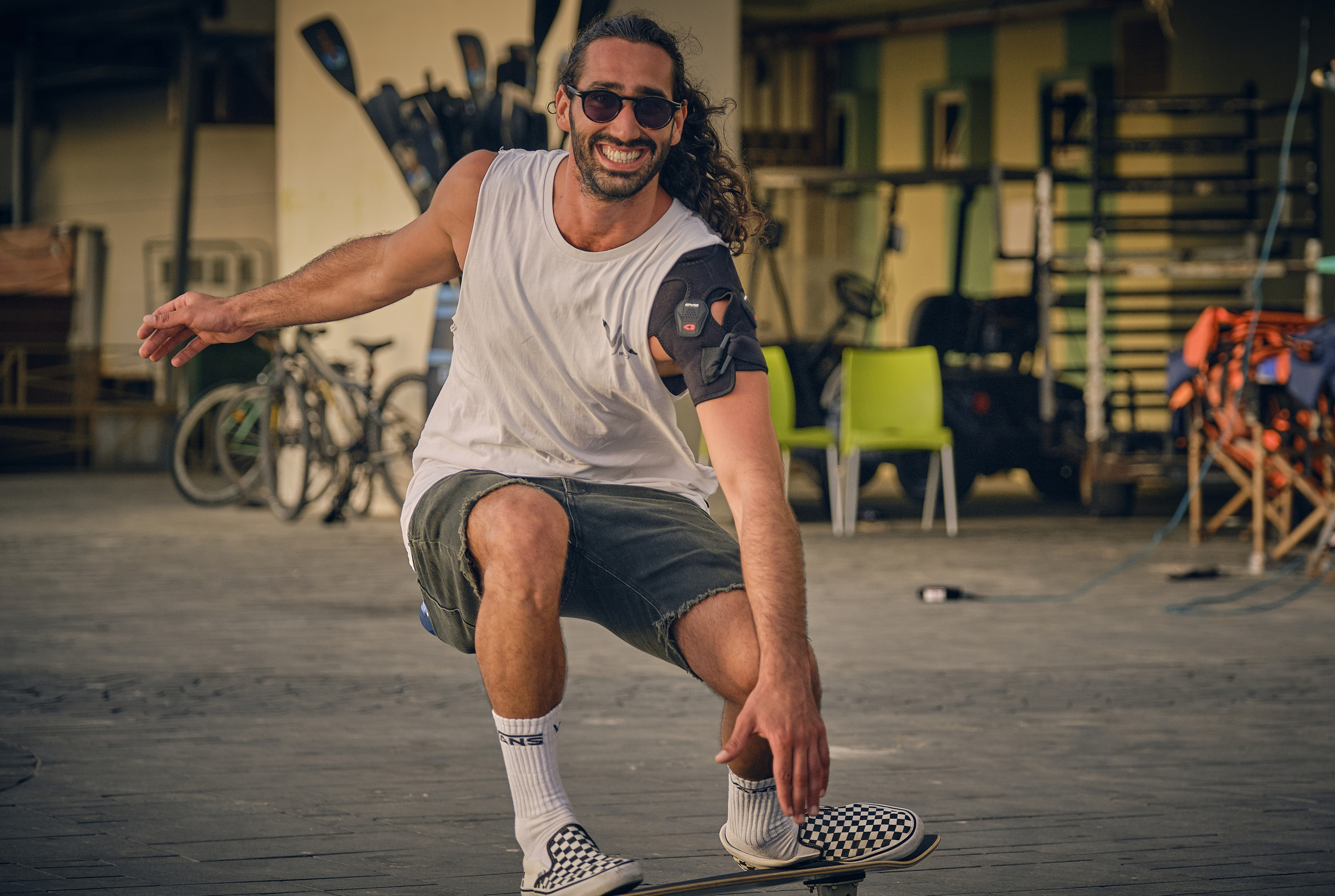 Ron. Tel Aviv Street. Middle East Photo Agency — Свадьбы, Бар и Бат-мицва, Брит, Театр, Магниты, Портреты