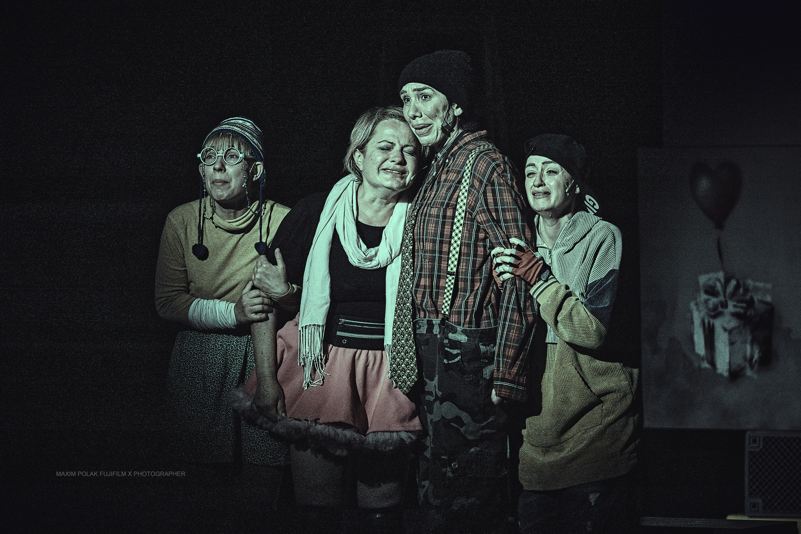 Theater inoi. Middle East Photo Agency סוכנות צילום המזרח התיכון — צילום מקצועי והדפסת מגנטים לאירועים