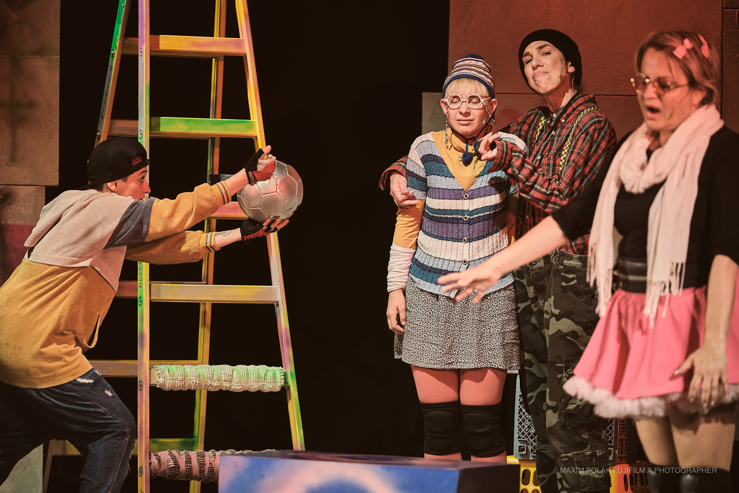 Theater inoi. Middle East Photo Agency סוכנות צילום המזרח התיכון — צילום מקצועי והדפסת מגנטים לאירועים