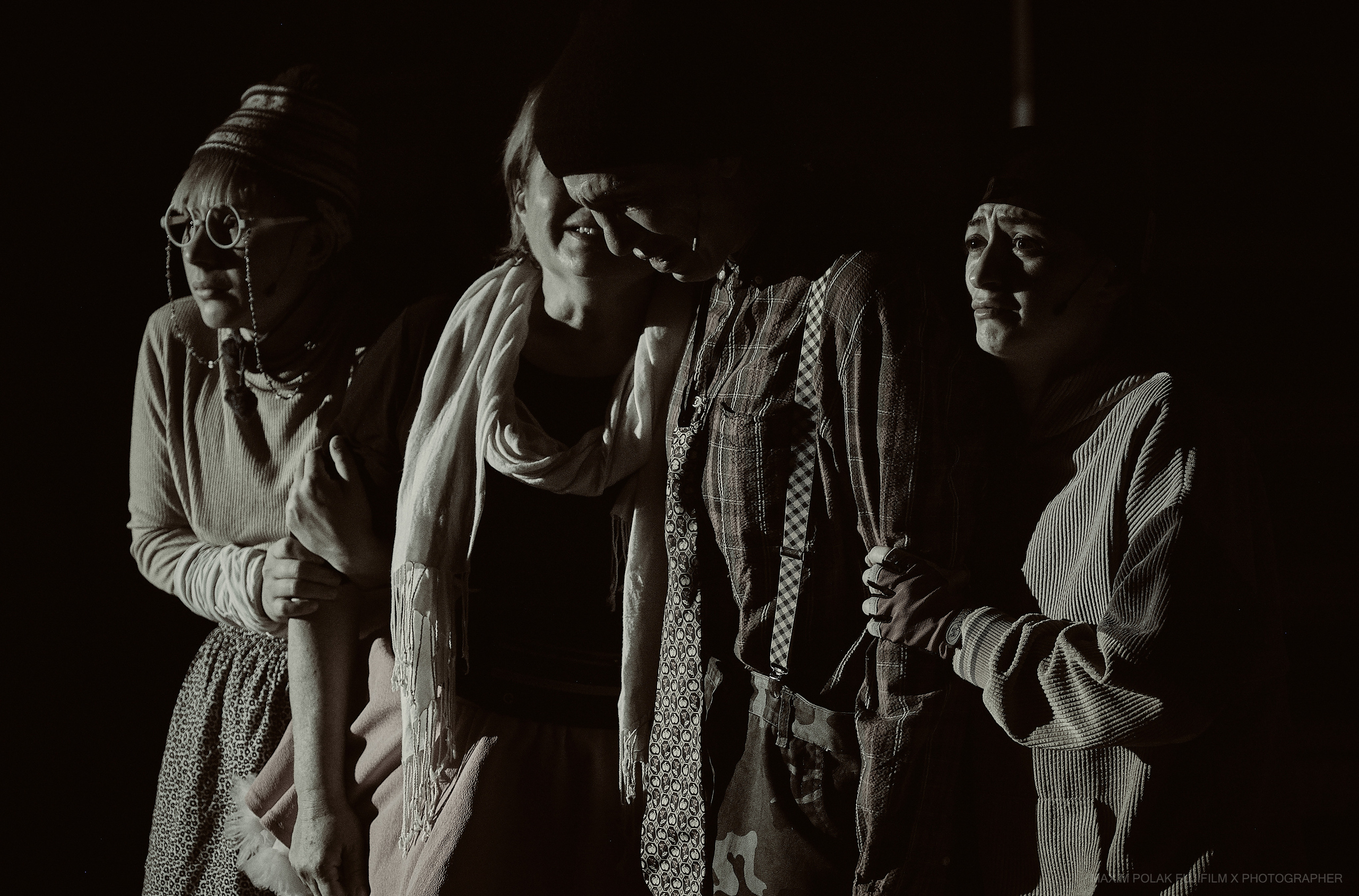 Theater inoi. Middle East Photo Agency סוכנות צילום המזרח התיכון — צילום מקצועי והדפסת מגנטים לאירועים