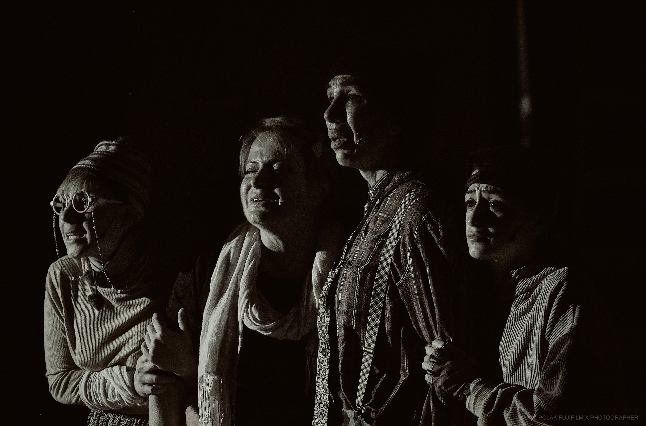 Theater inoi. Middle East Photo Agency סוכנות צילום המזרח התיכון — צילום מקצועי והדפסת מגנטים לאירועים