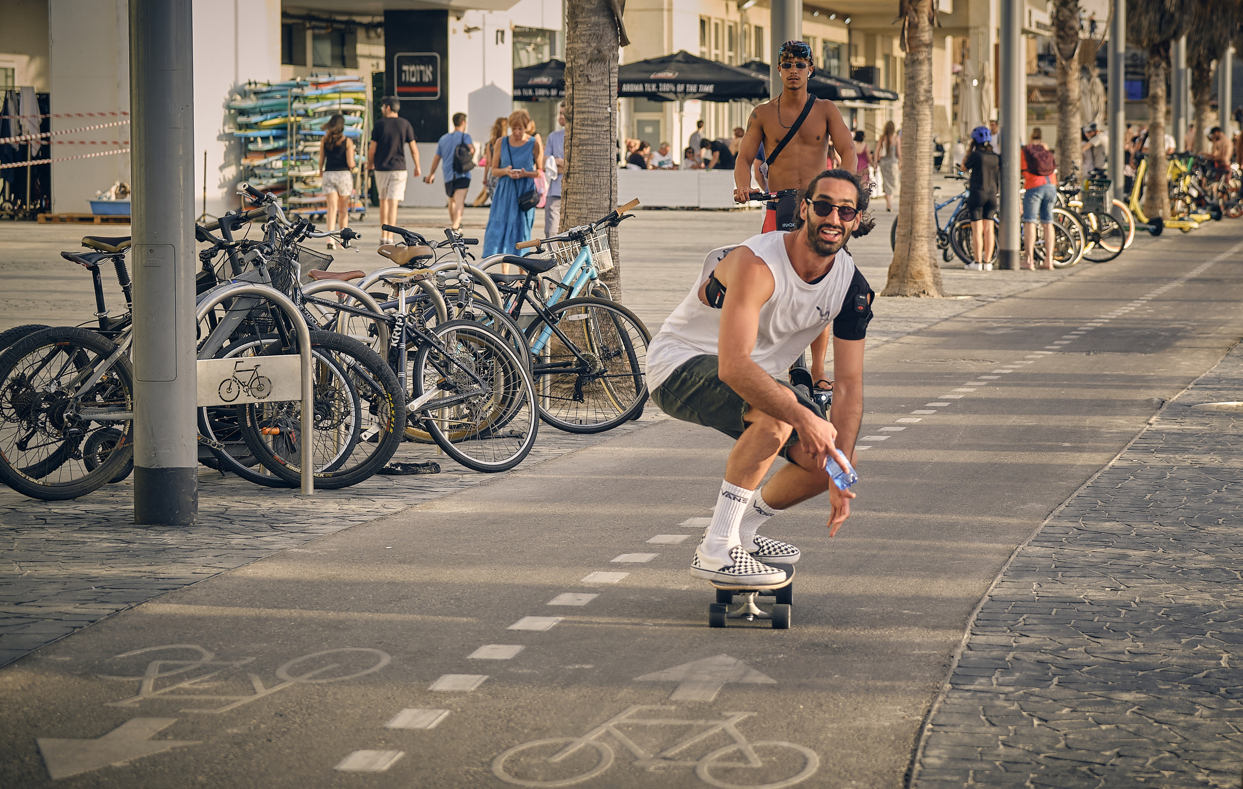 Ron. Tel Aviv Street. Middle East Photo Agency — Свадьбы, Бар и Бат-мицва, Брит, Театр, Магниты, Портреты